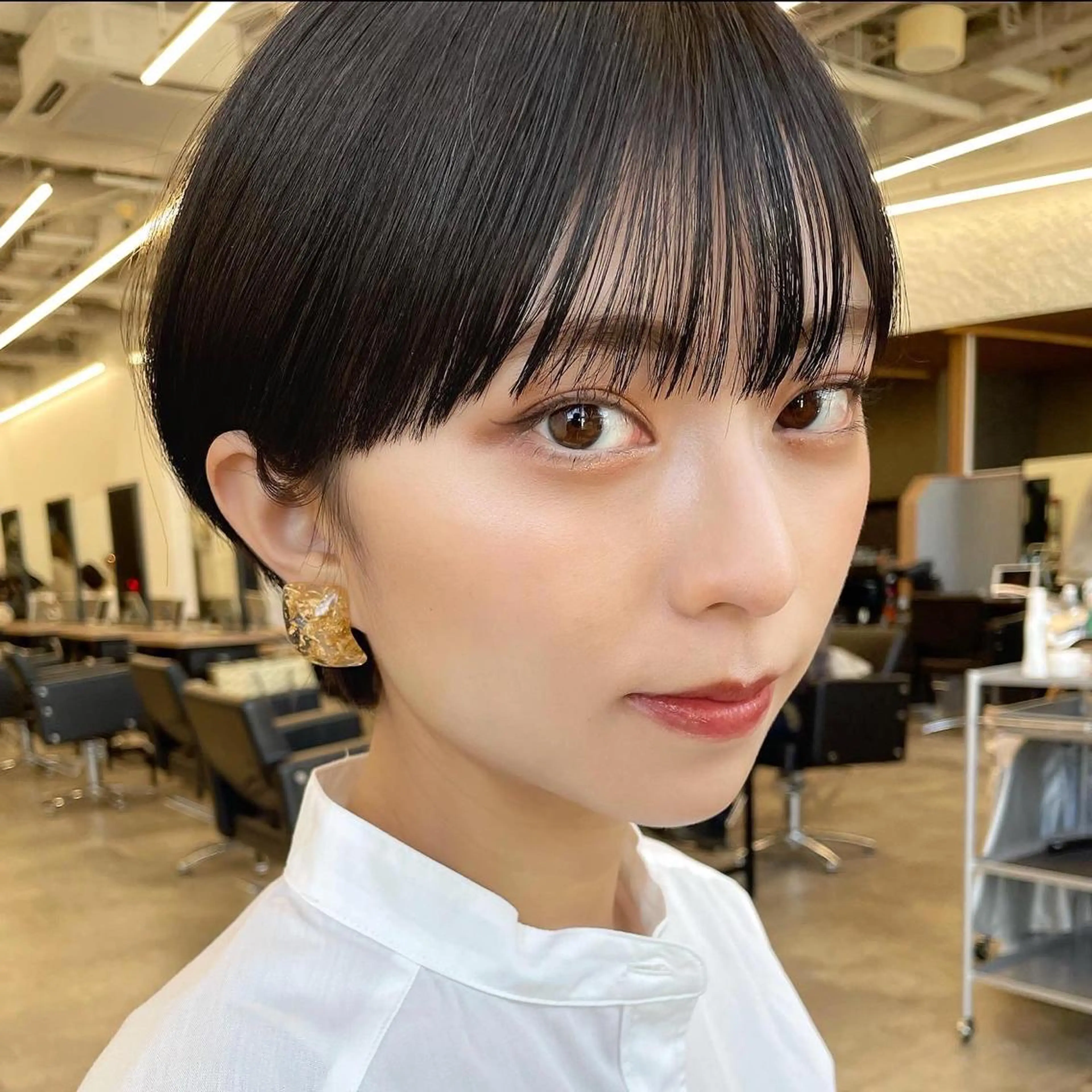 ショート ショートヘア レイヤー/ショート透 明感カラー/西田祐賀のヘアスタイル