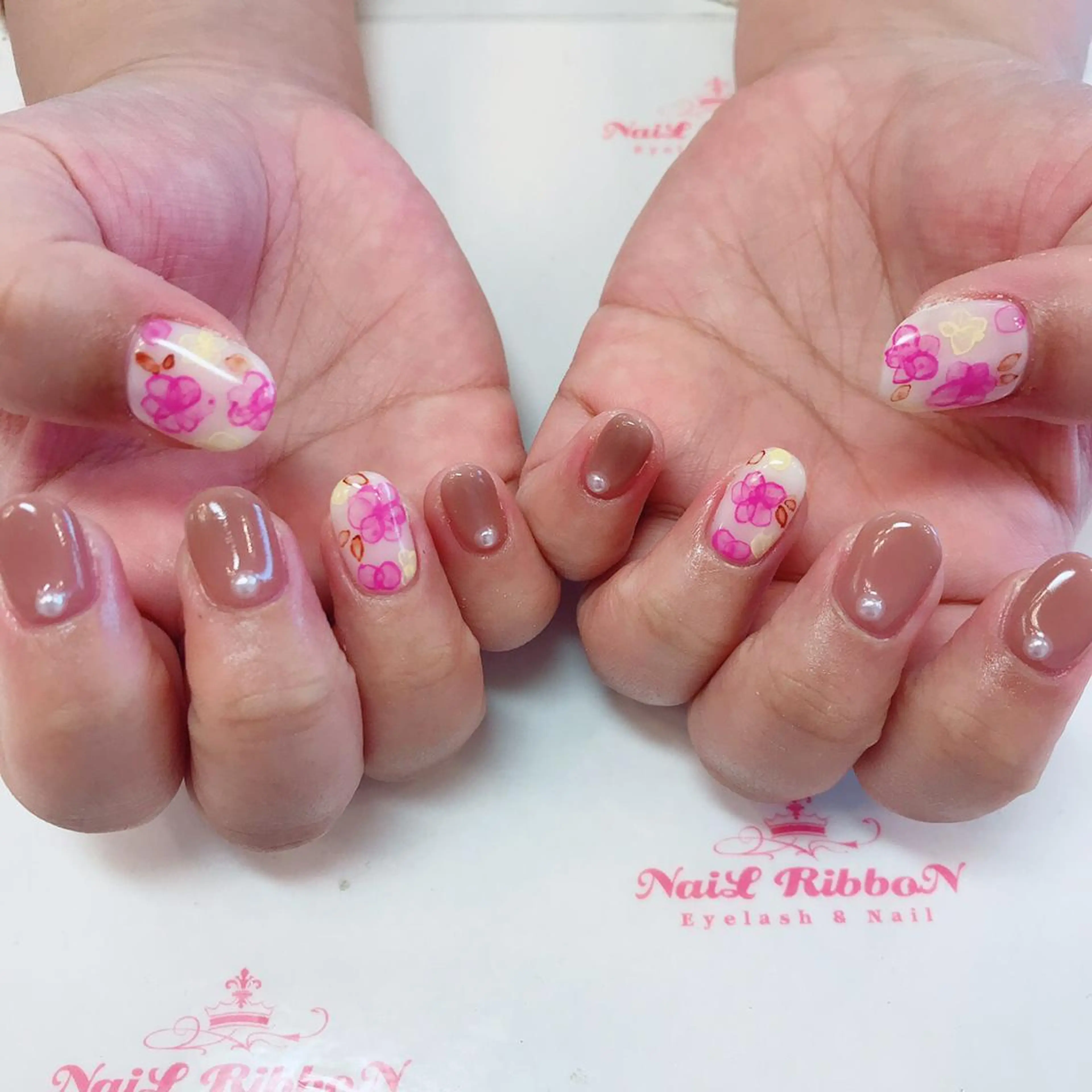 ネイル ネイルリボン 受付スタッフのネイルデザイン