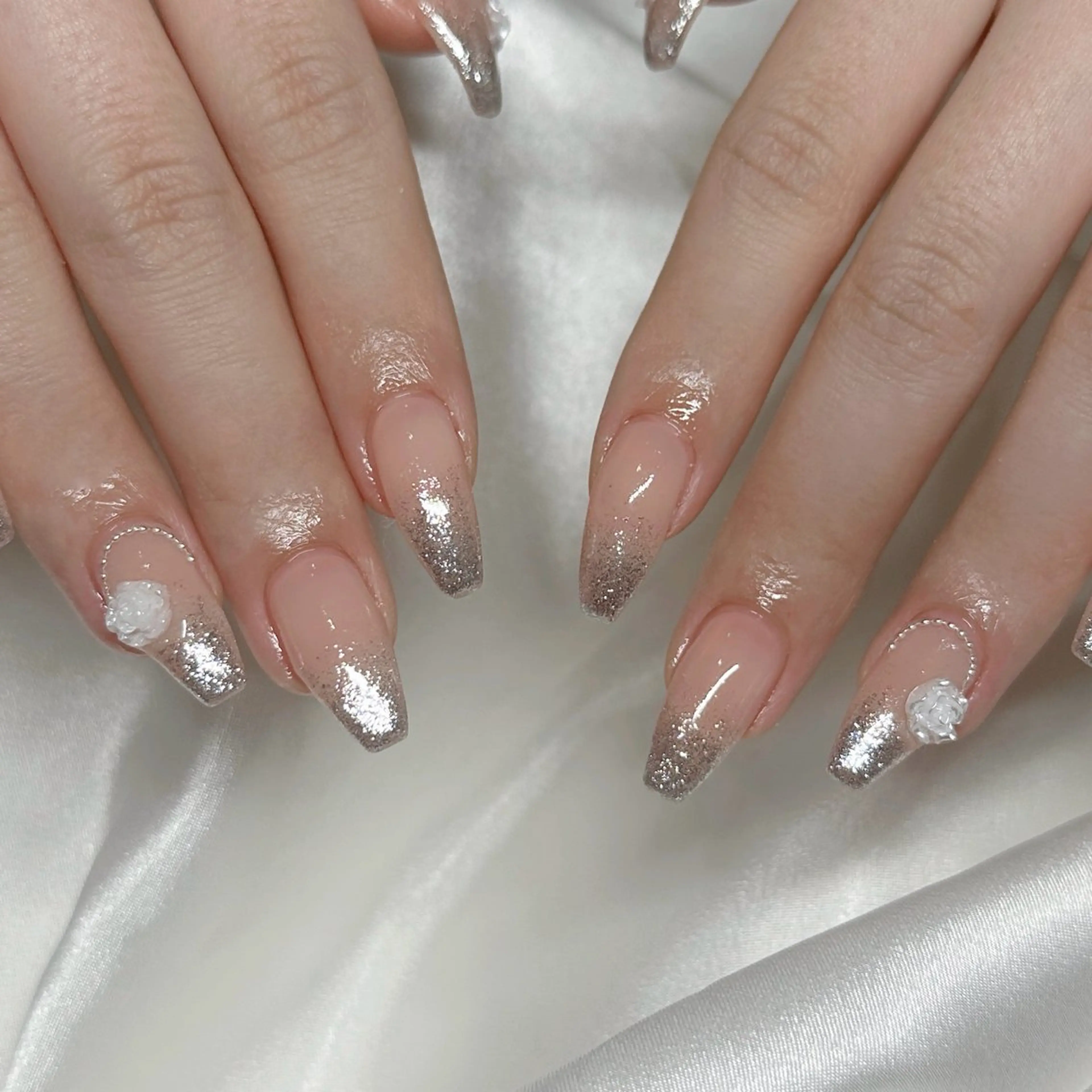 ネイル ガーリー 韓国ネイル ラメ(グリッター) ラメグラデーション ブライダルネイル ハンドネイル L'oeillet所属・L'oeillet HIBIKIのネイルデザイン