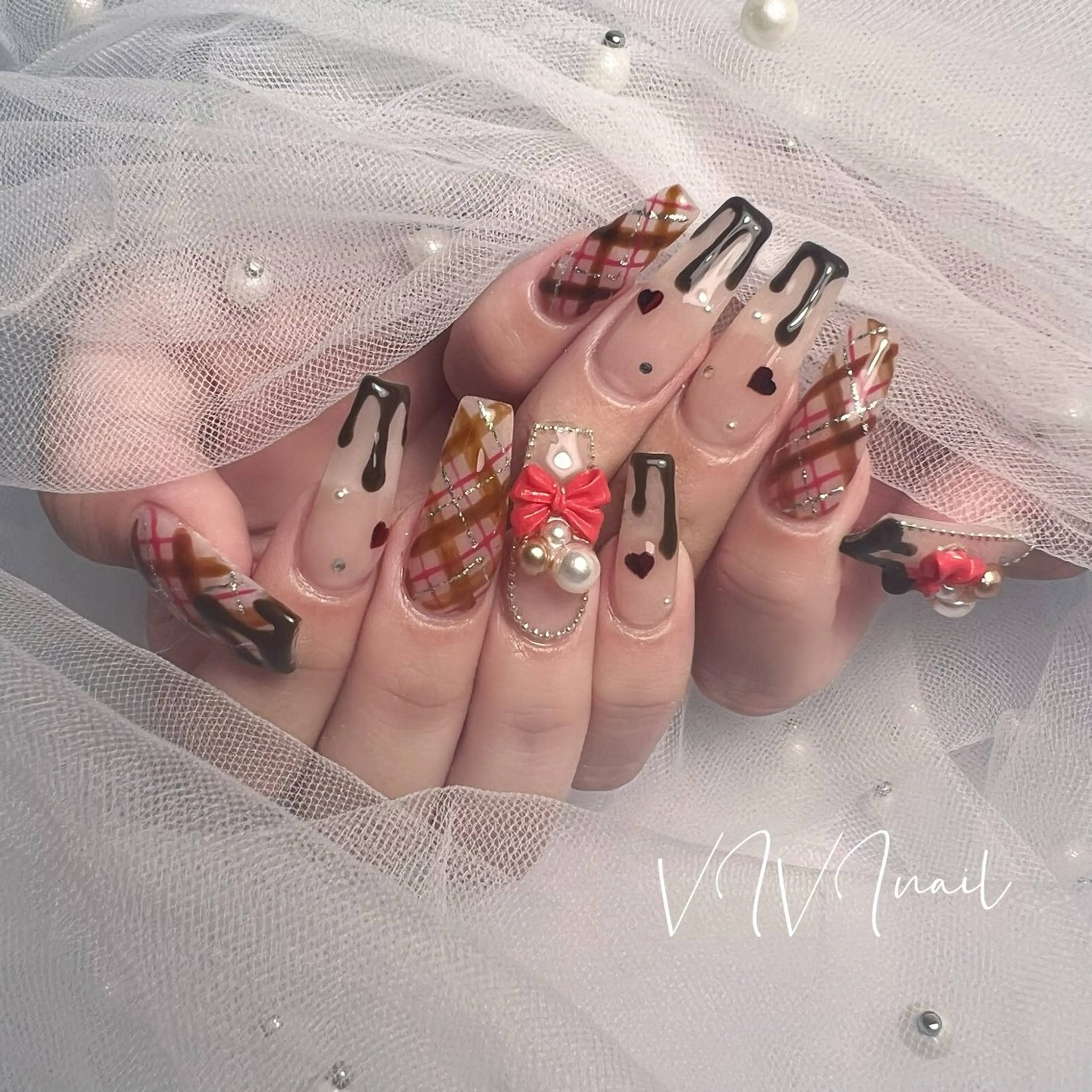 ネイル バレンタイン ホワイト ハンドネイル vivi nailのネイルデザイン