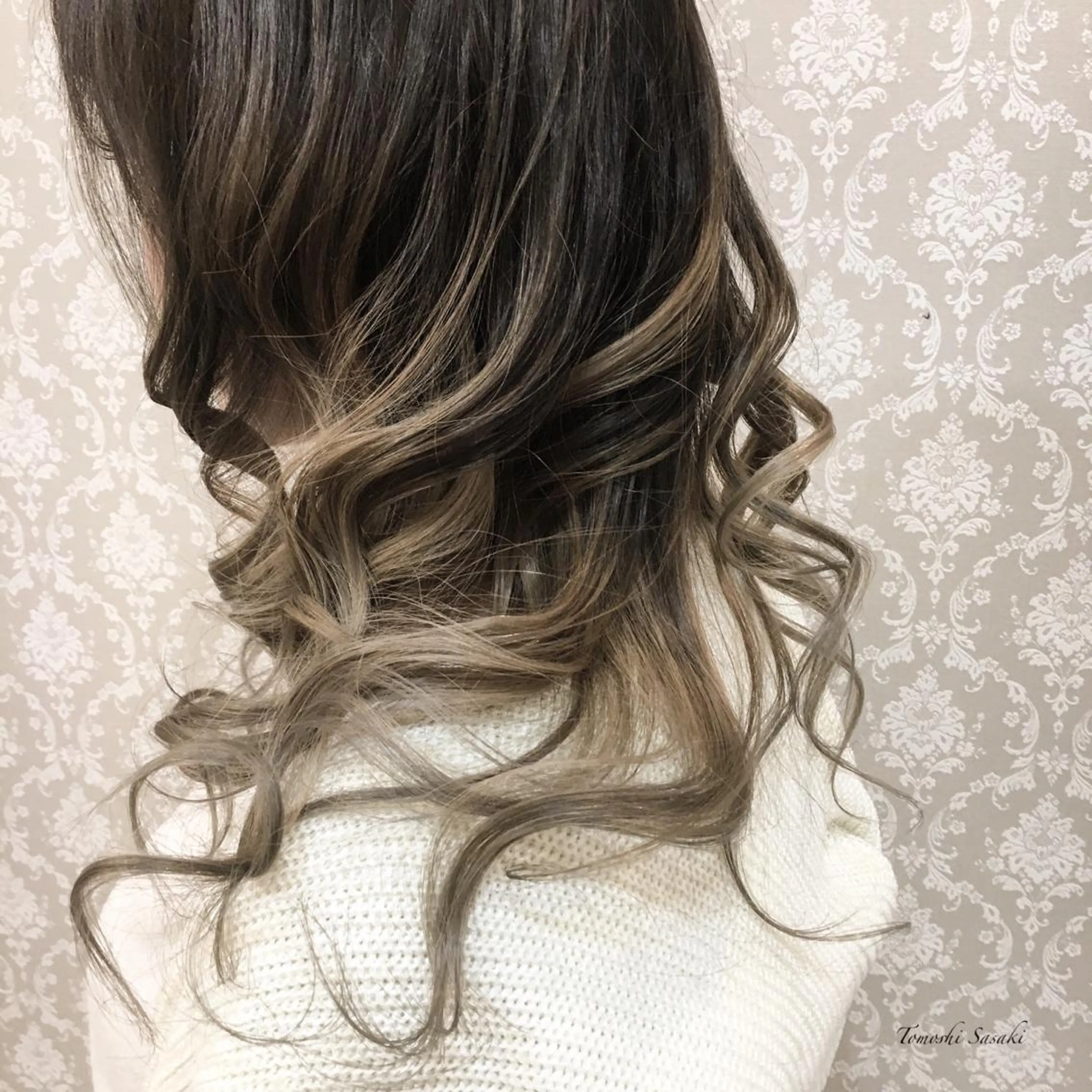 カラー ササキ トモシのヘアスタイル