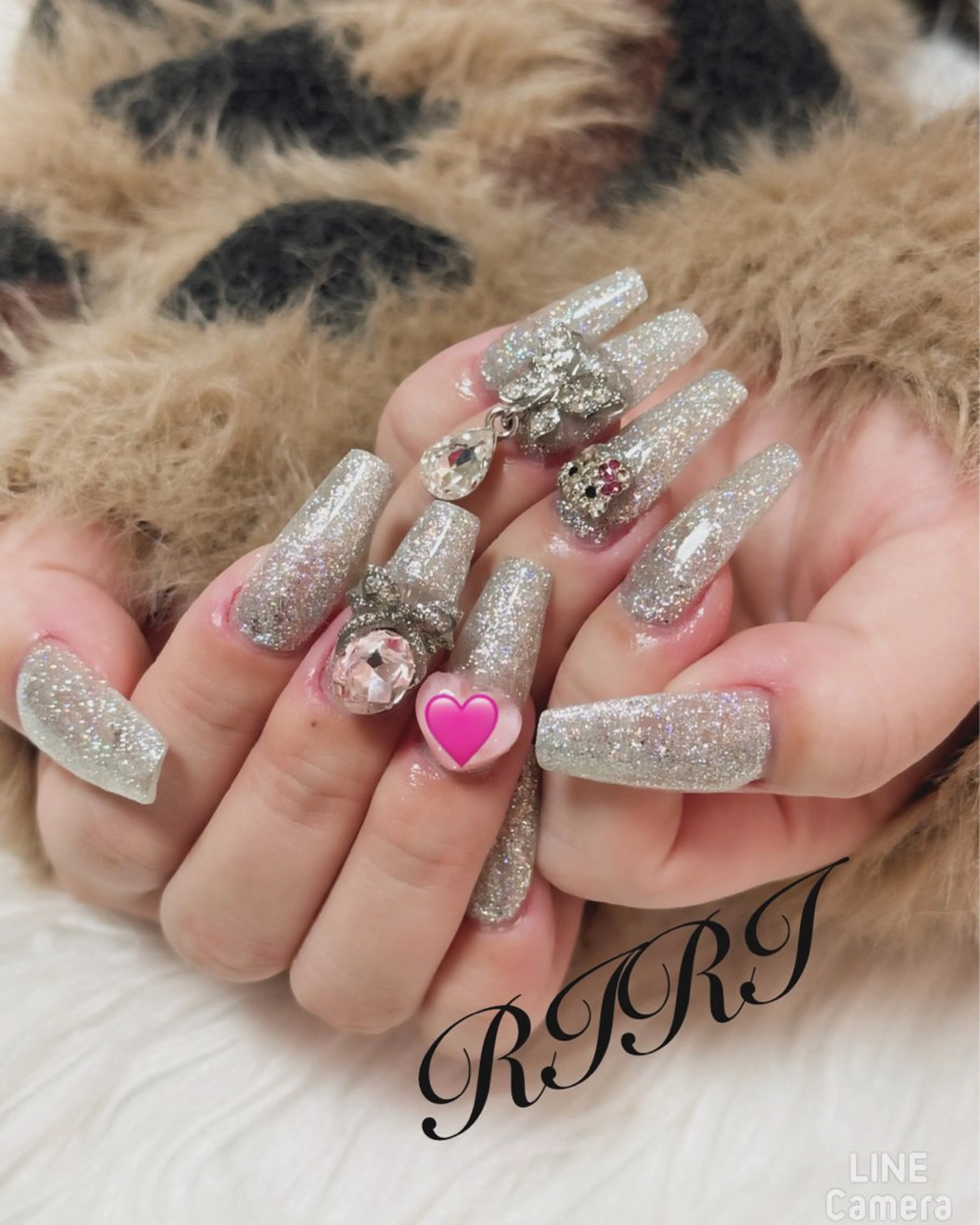 ネイル フラッシュネイル ジェルネイル ロングネイル スカルプネイル シルバー ハンドネイル riri オーナーのネイルデザイン