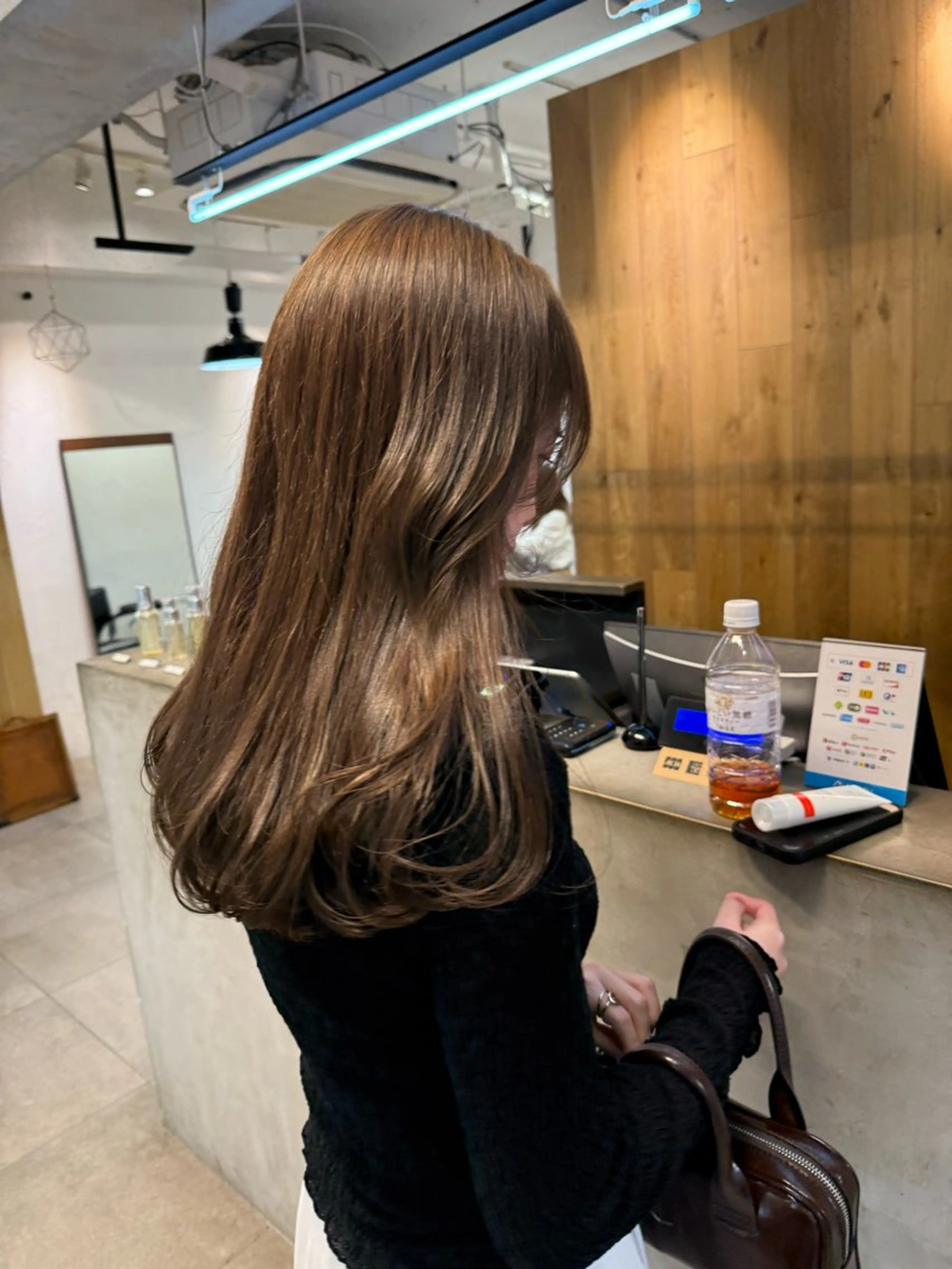 ロング カラー ミルクティー× グレージュMOMOのヘアスタイル