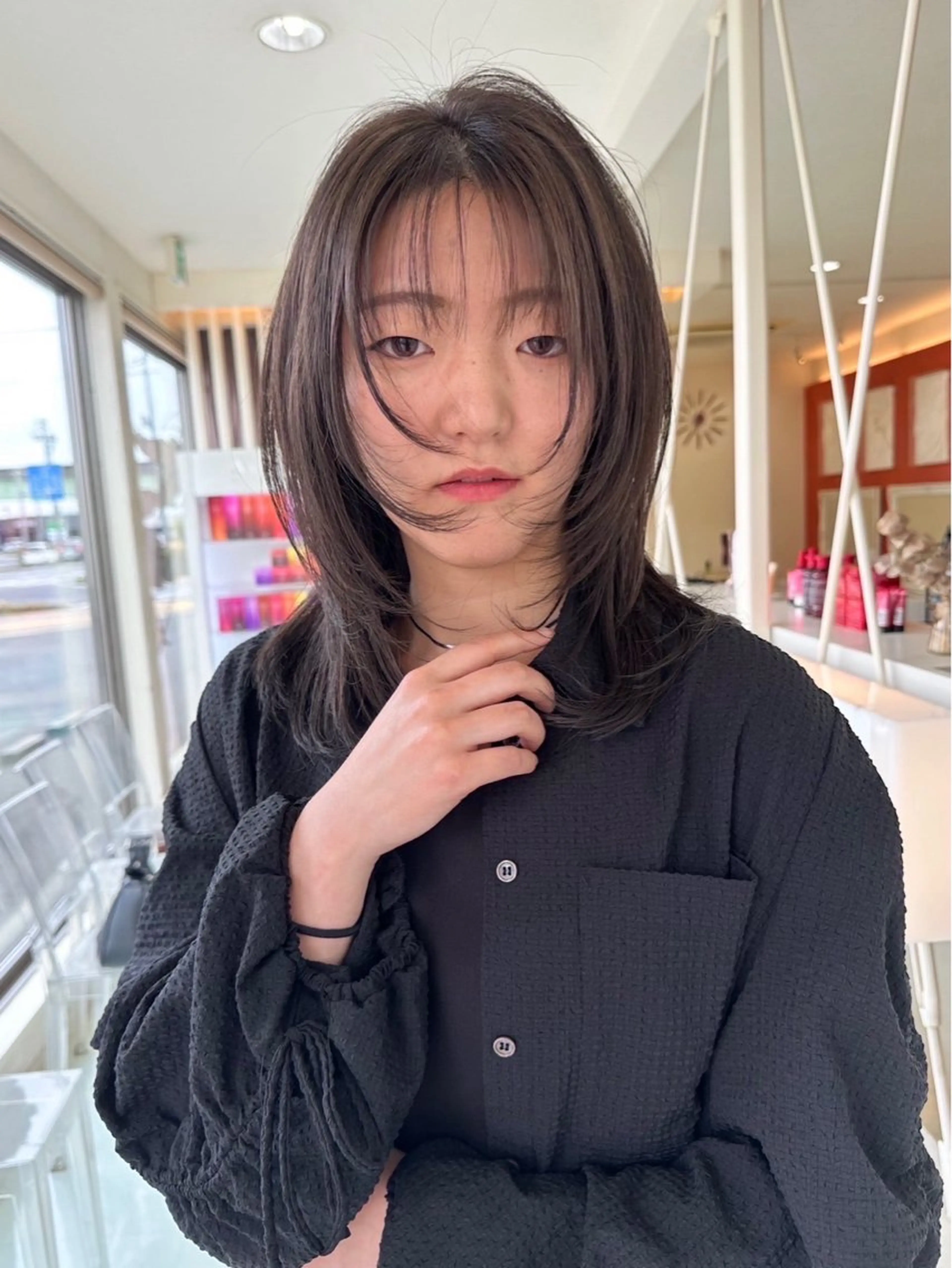 セミロング カラー グレージュ オリーブグレージュ オリーブグレー balance.三宅 星哉のヘアスタイル