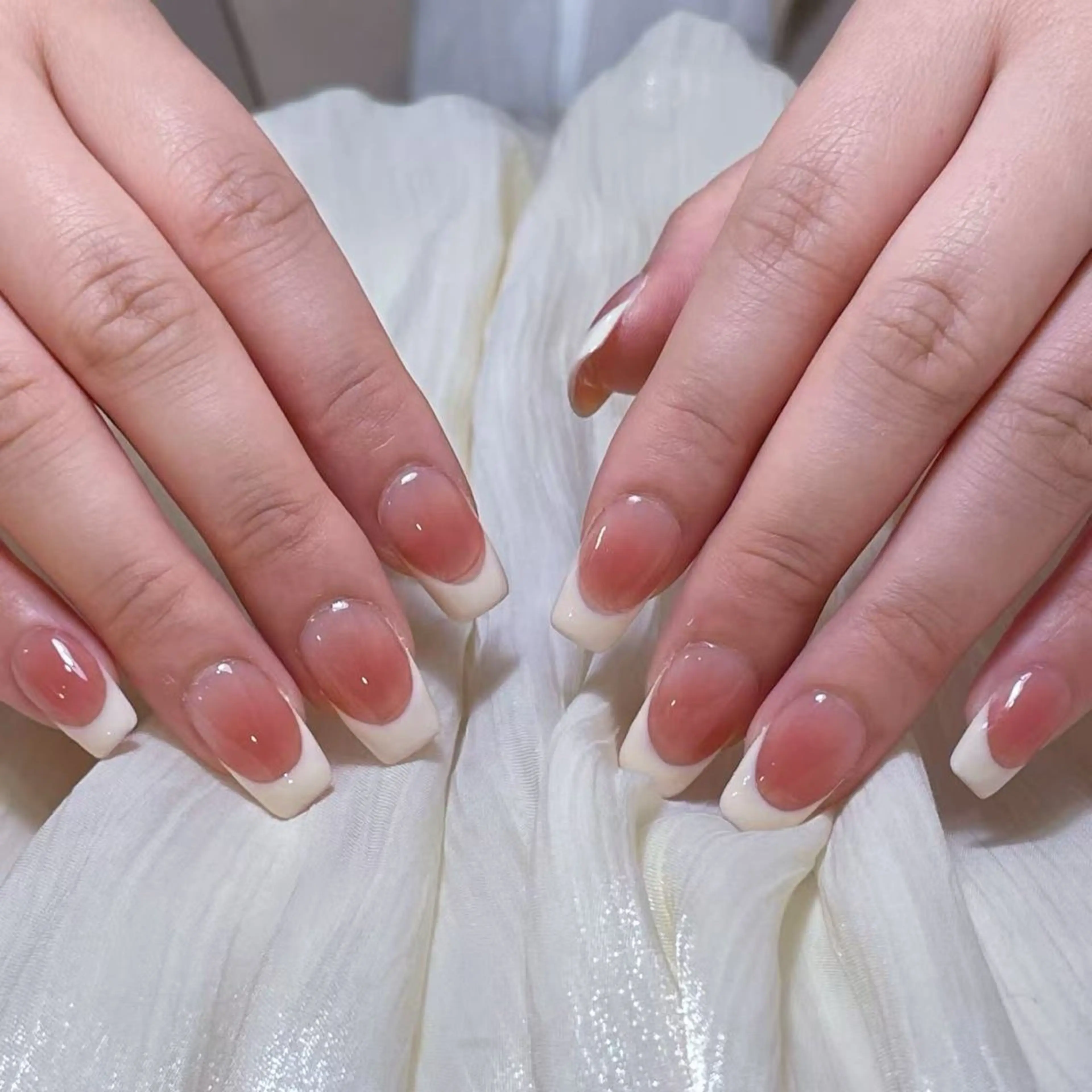 ネイル アートネイル オーロラネイル ガーリー キラキラネイル 韓国ネイル ハンドネイル yu ri 🌹のネイルデザイン