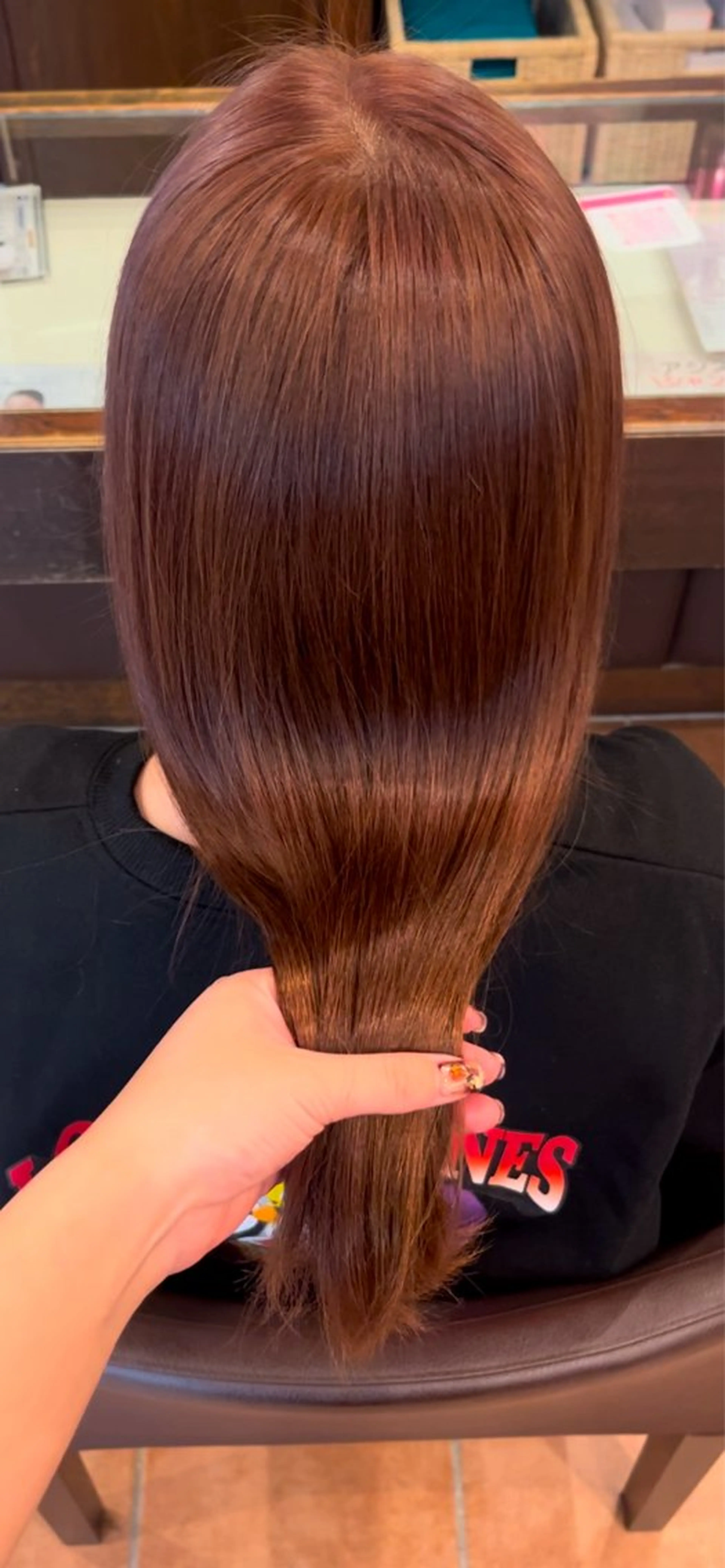 ロング ピンクブラウン 水野 真伽のヘアスタイル