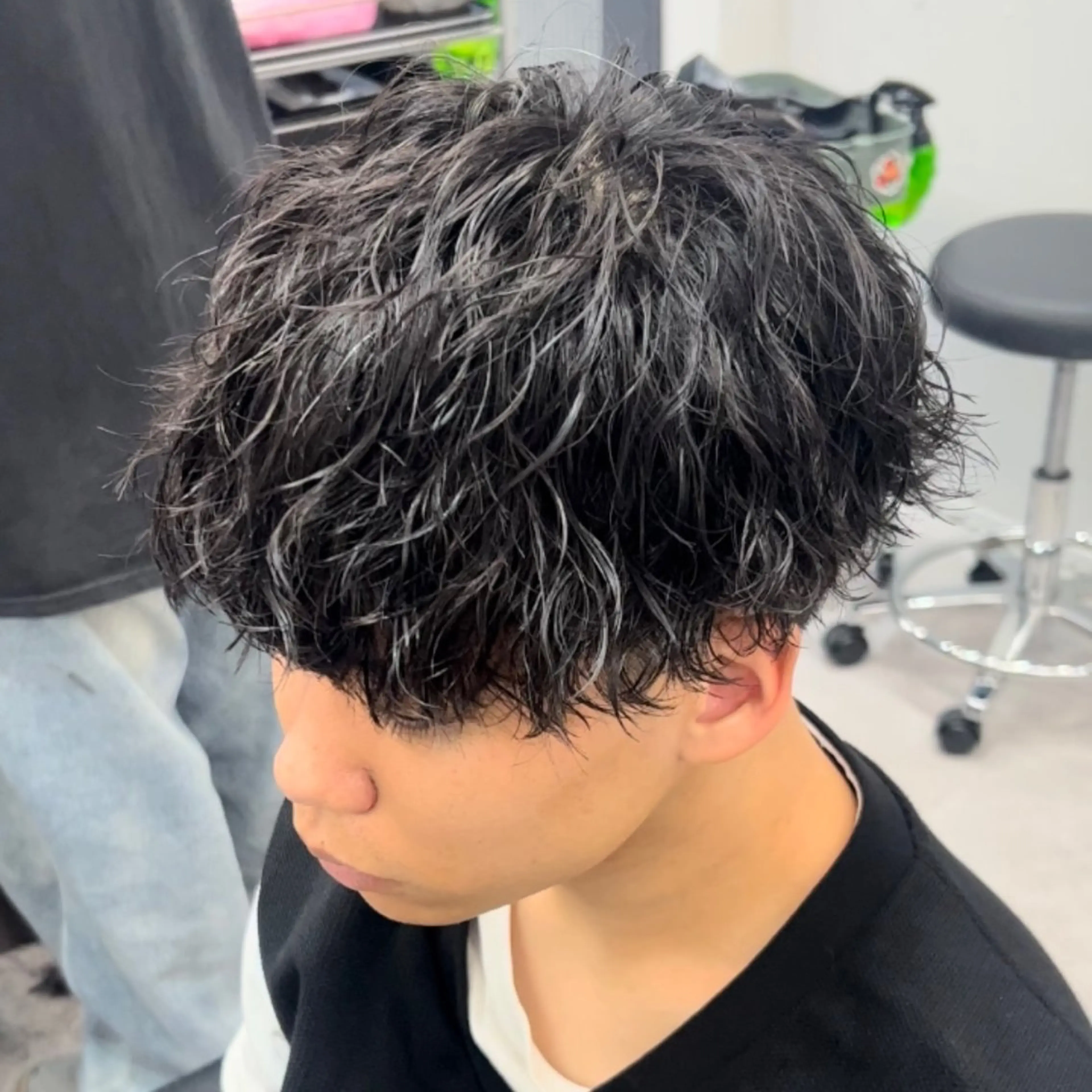 パーマ メンズ メンズパーマ ツイストスパイラルパーマ スパイラルパーマ 曲がる縮毛矯正 LIBER 　岩名のヘアスタイル