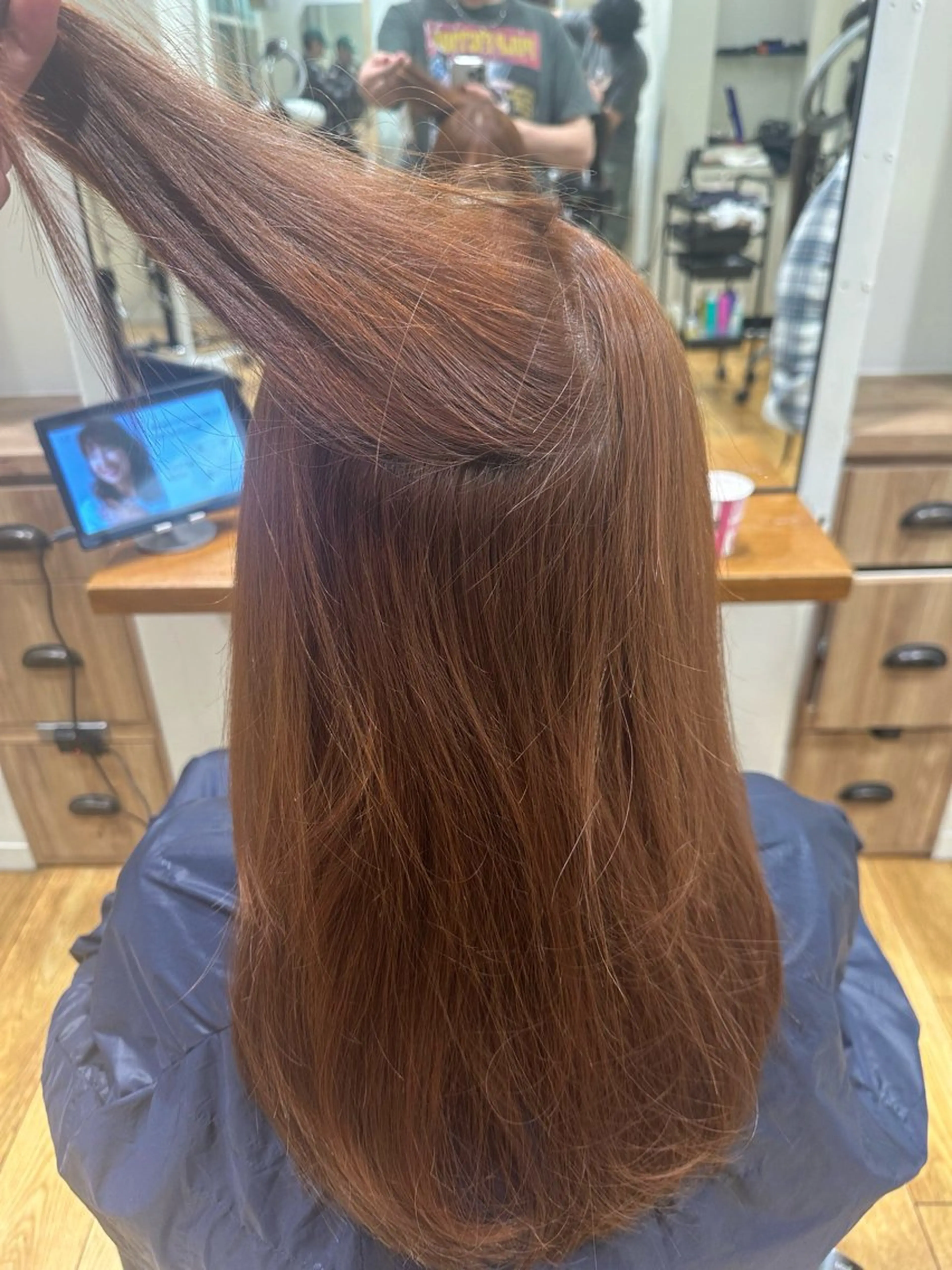 ミディアム カラー 米山 龍音のヘアスタイル