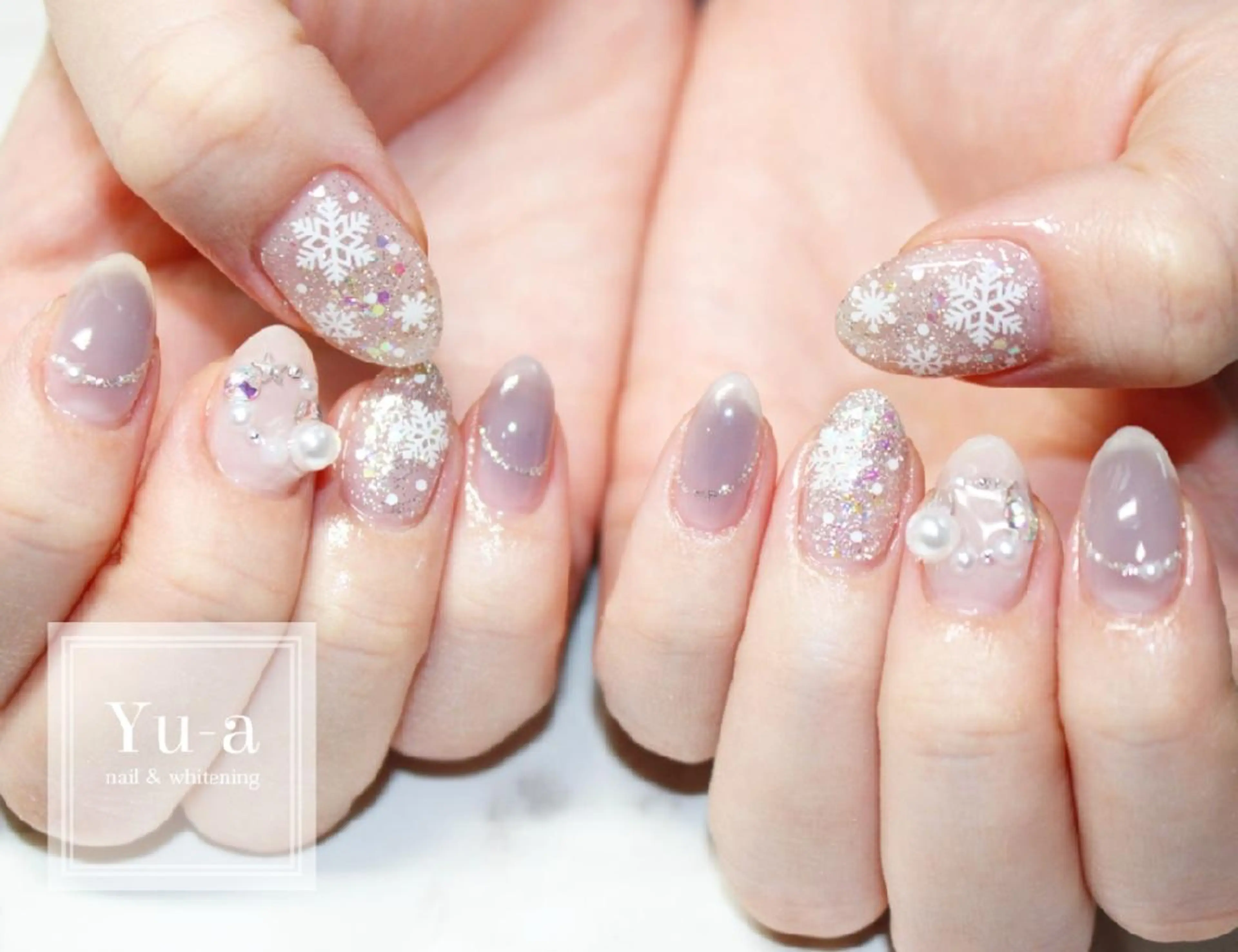 ネイル ホワイト 冬ネイル クリスマス ハンドネイル yu-a☆  ネイル ＆ホワイトニングのネイルデザイン