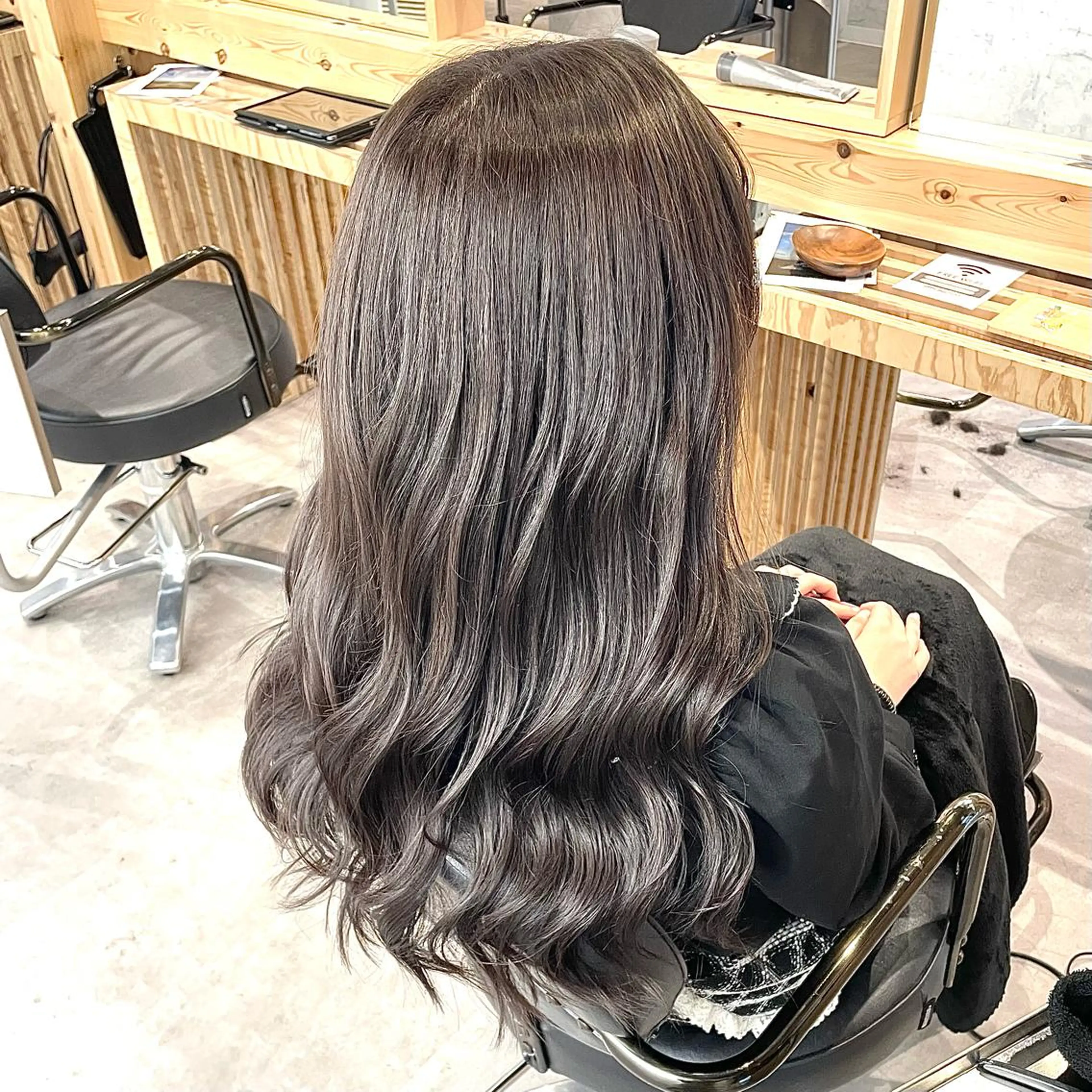 カラー ブリーチ 透明感カラー グレージュ 【Sia中野新橋🫧 kaho】のヘアスタイル