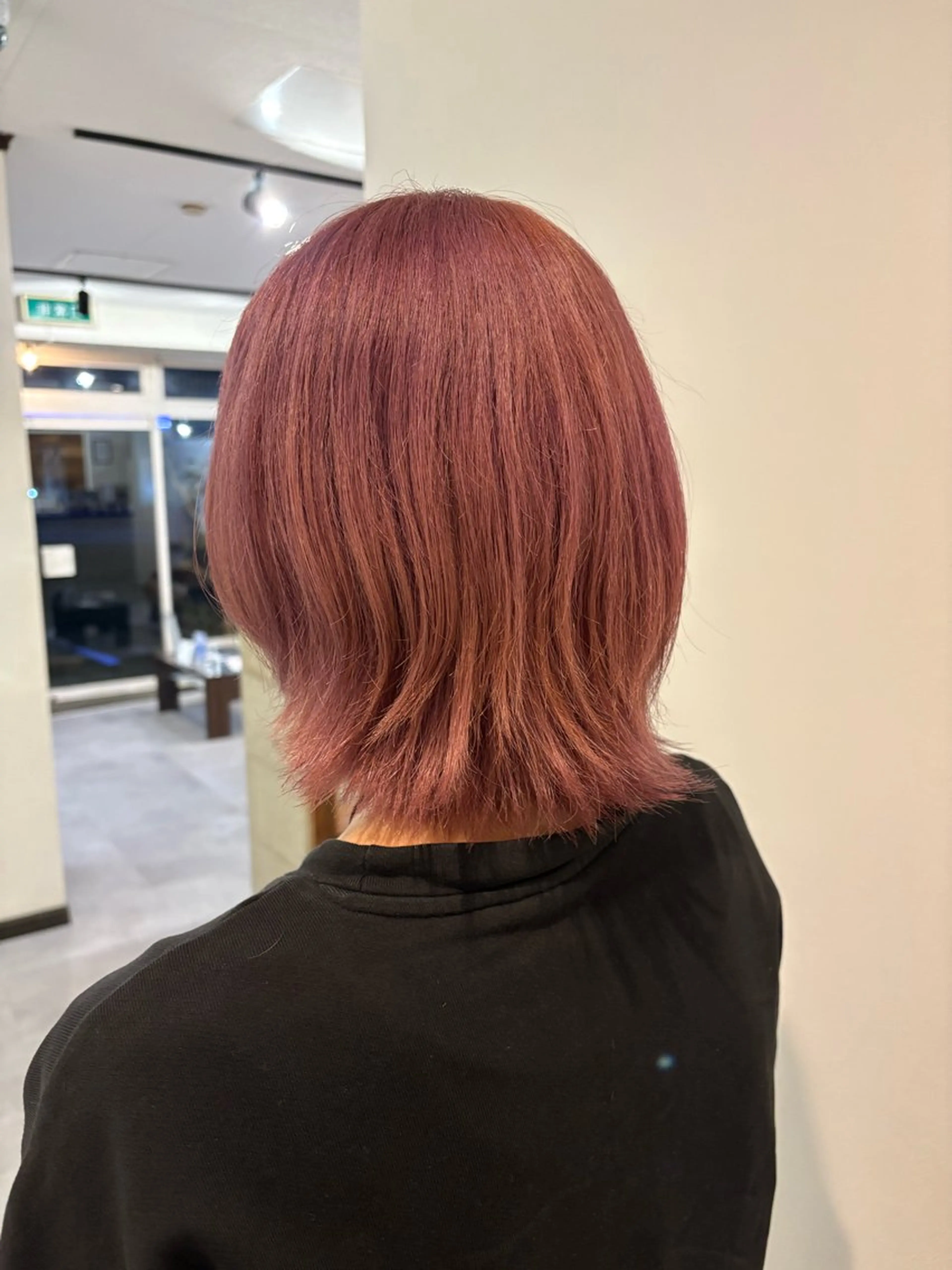 ミディアム カラー ブリーチ ラベンダーカラー ピンクカラー ヘアカラー 黒川 綾音のヘアスタイル