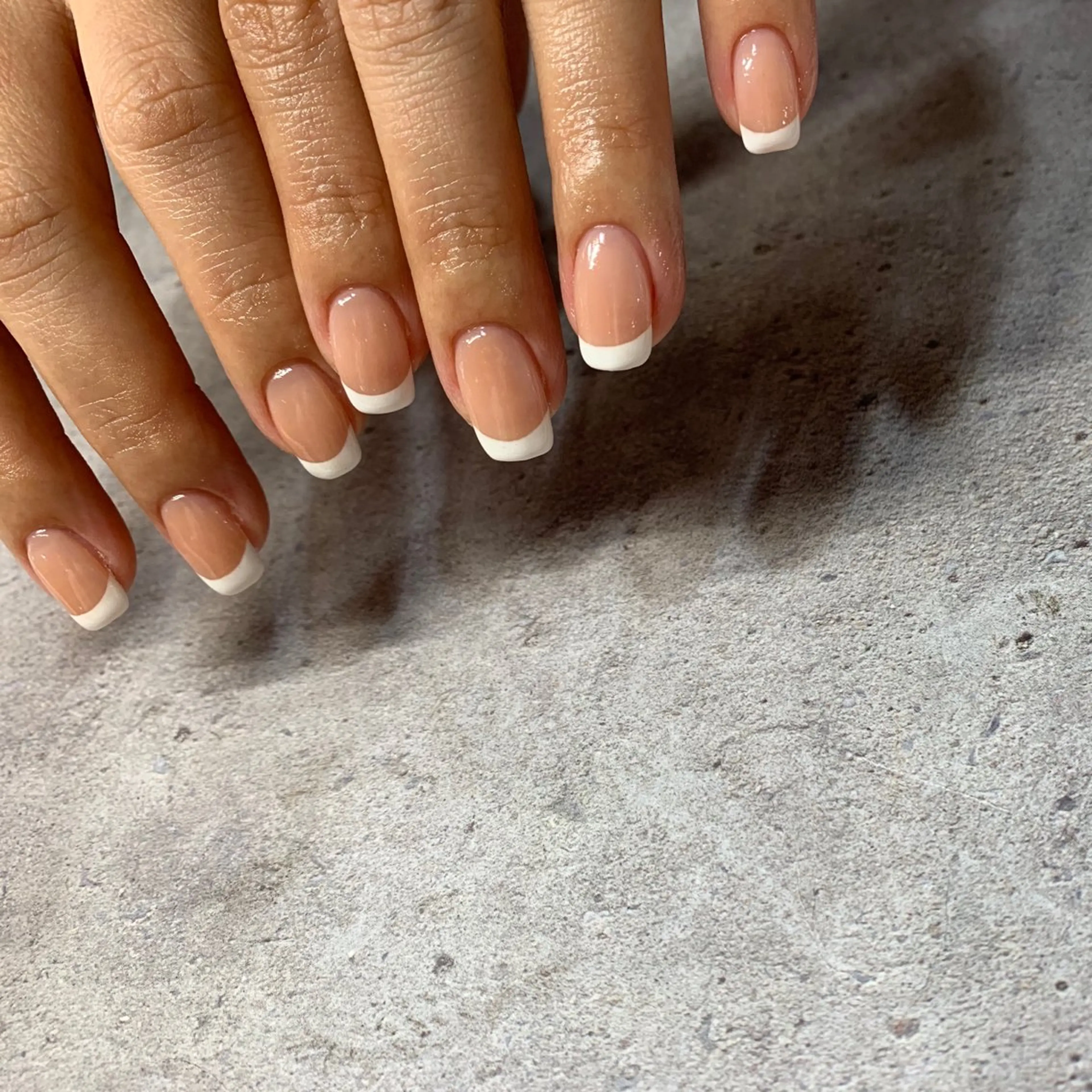 ネイル フレンチネイル THECOLORS所属・近貞 莉奈のネイルデザイン