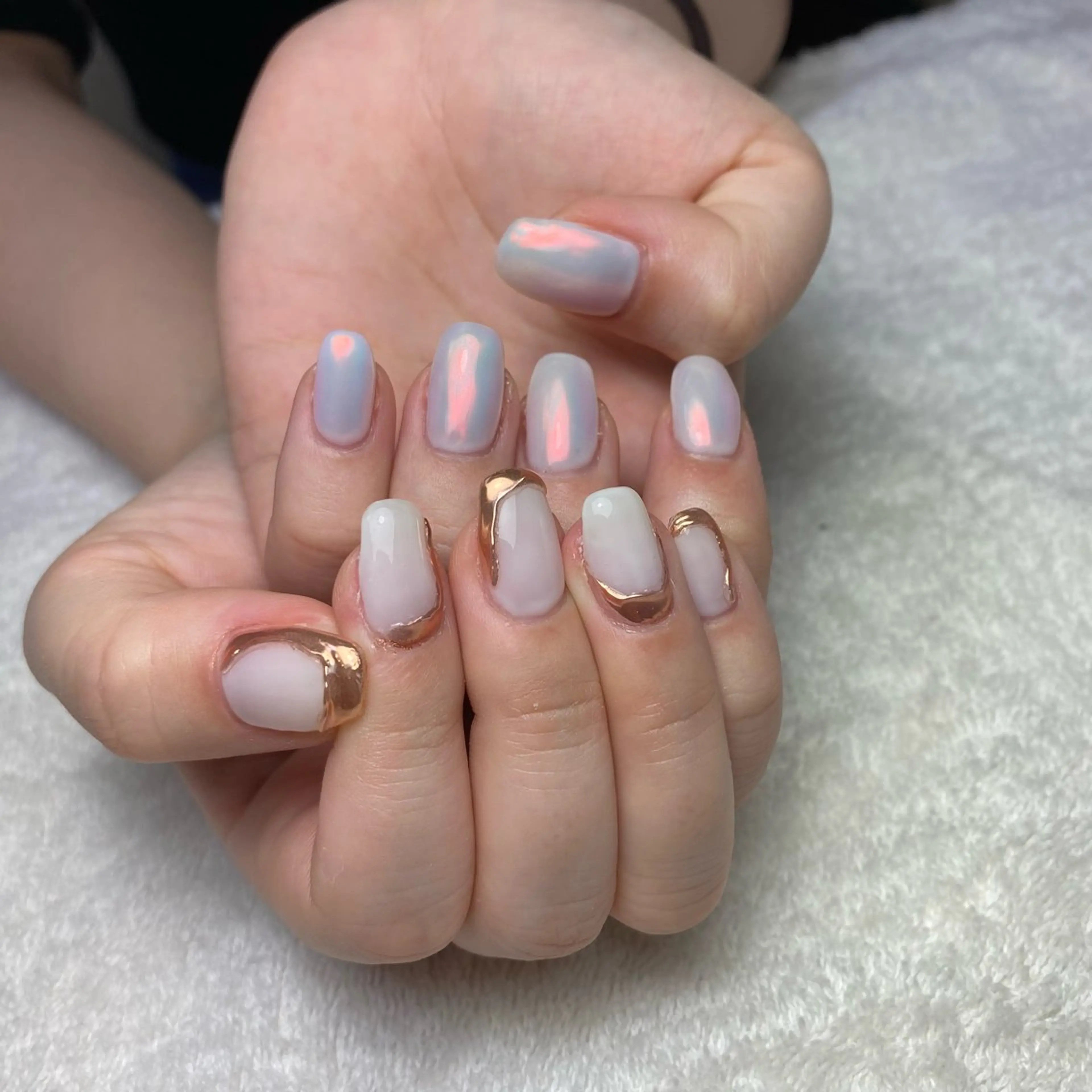 ネイル オーロラネイル ミラーネイル ハンドネイル COCO+所属・COCO +のエステ・リラクイメージ