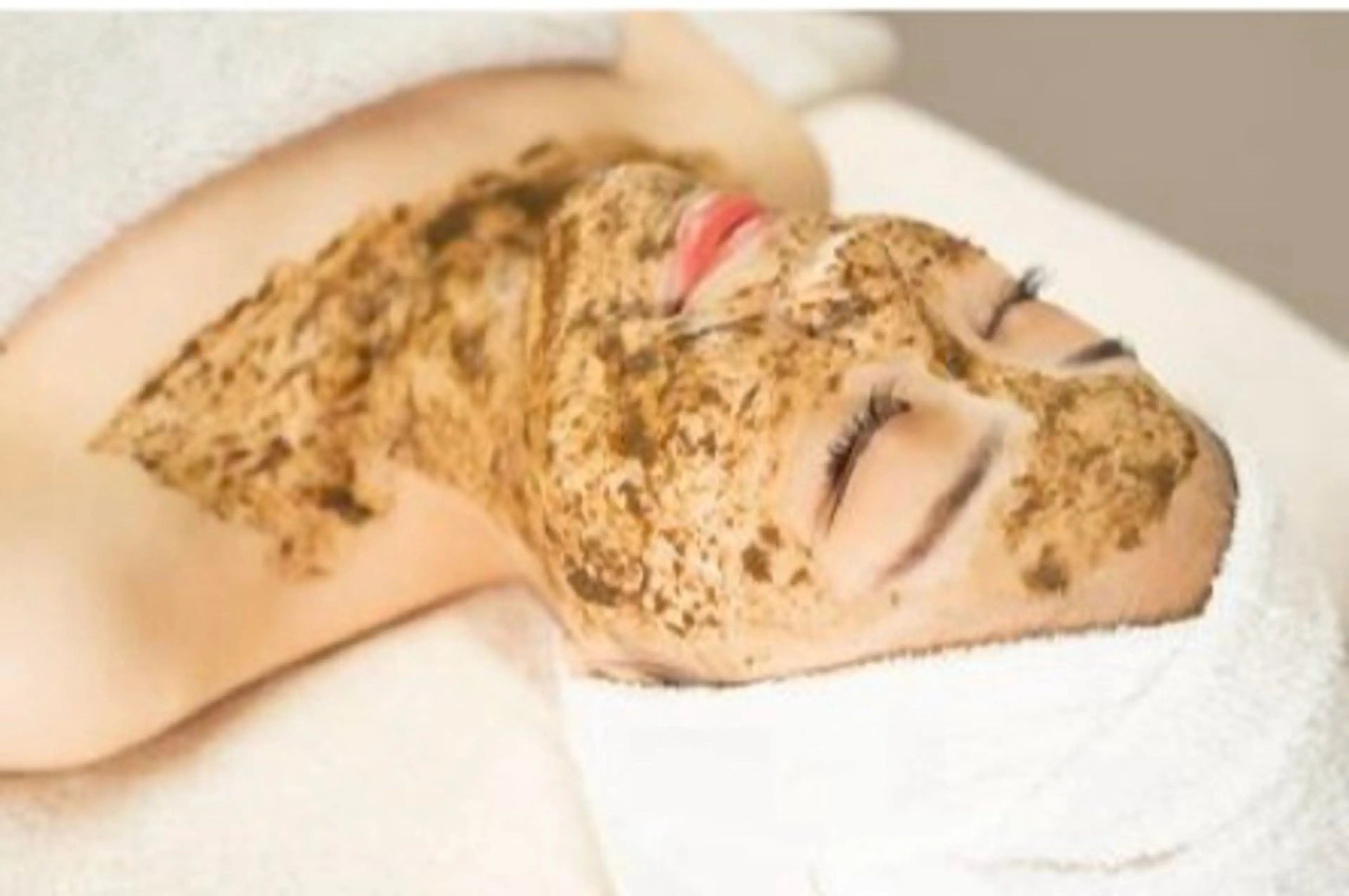 国産ハーブピーリング(全顔)植物幹細胞×漢方＋毛穴洗浄＋高濃度美容液導入エレクトロポレーション¥9,000💚の写真