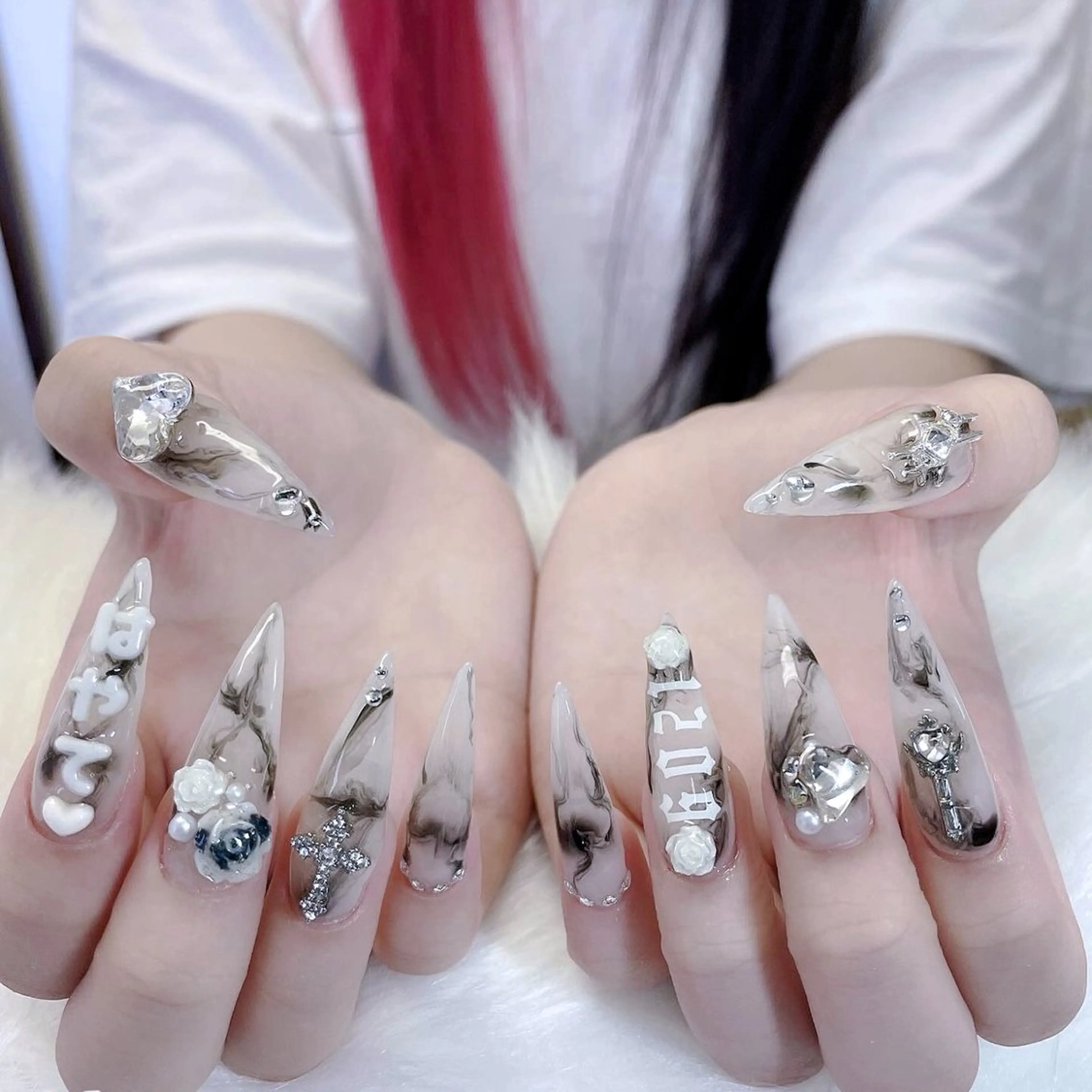 ネイル 成人式 ロングネイル マグネットネイル 大理石ネイル(マーブル) リボン ハンドネイル MoMoA Nail ネイル長さ出し専門店のネイルデザイン