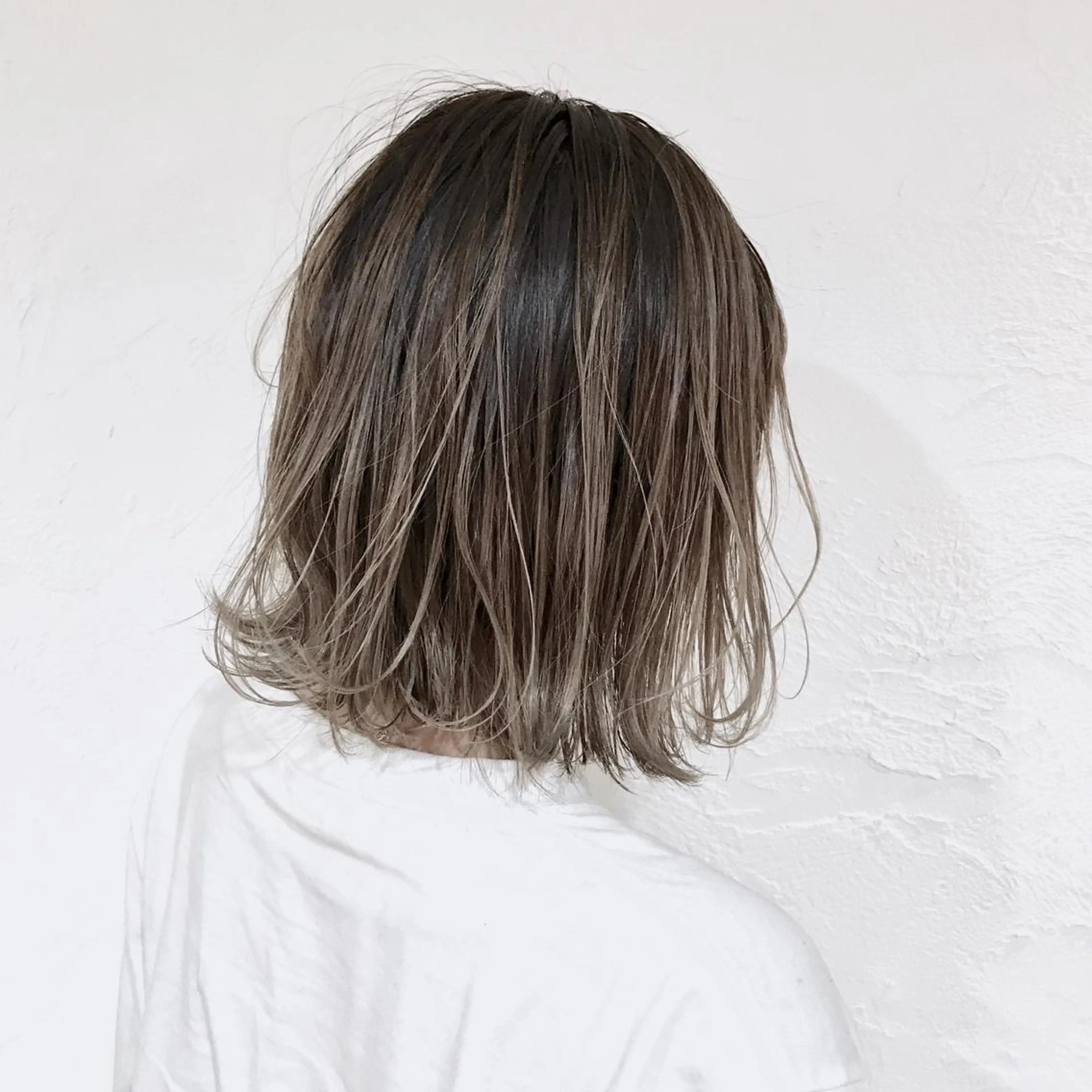 ミディアム カラー バレイヤージュ グレージュ ハイライトカラー ハイライト レイヤーカット クドウレイ fifth渋谷のヘアスタイル
