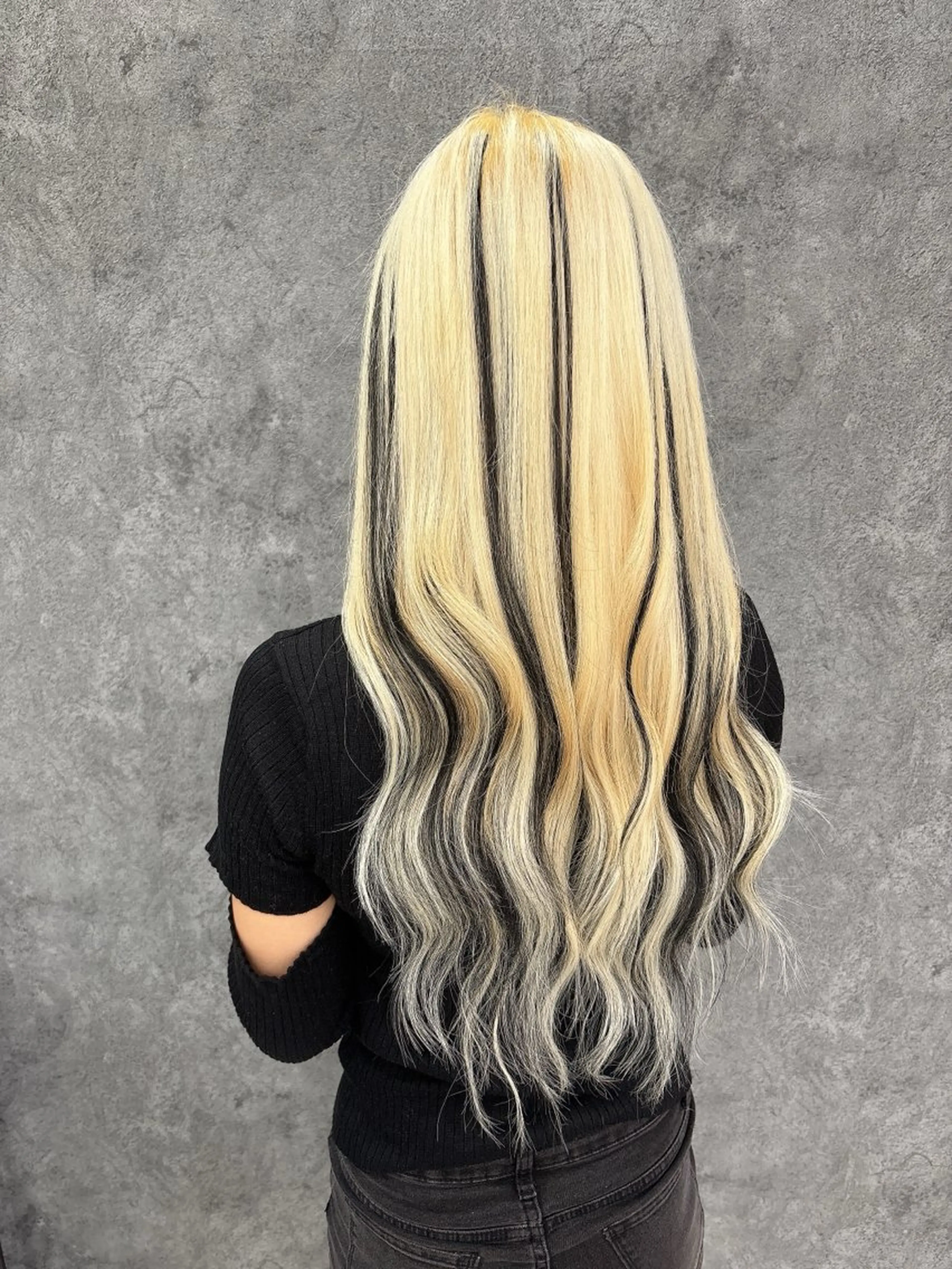 ロング カラー シールエクステ バレイヤージュ ベージュカラー 黒髪 ブリーチ カット エクステ KAZU TACKYのヘアスタイル