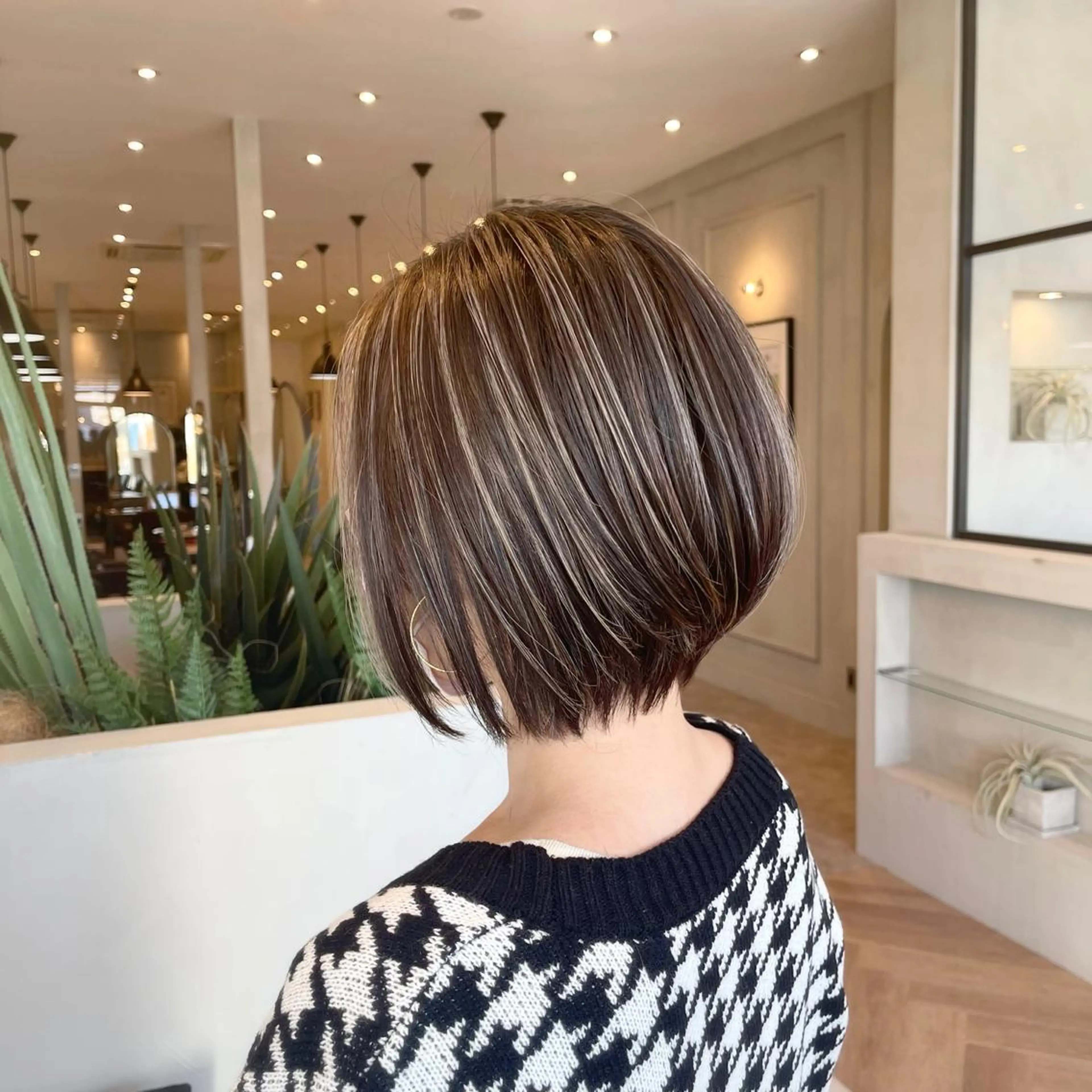 ショート カラー ヘアアレンジ バレイヤージュ デザインカラー ハイライトカラー 外国人風カラー ハイライト カット ヘアカラー トリートメント アンドウ ユウ/ レイヤーカット/韓国のヘアスタイル