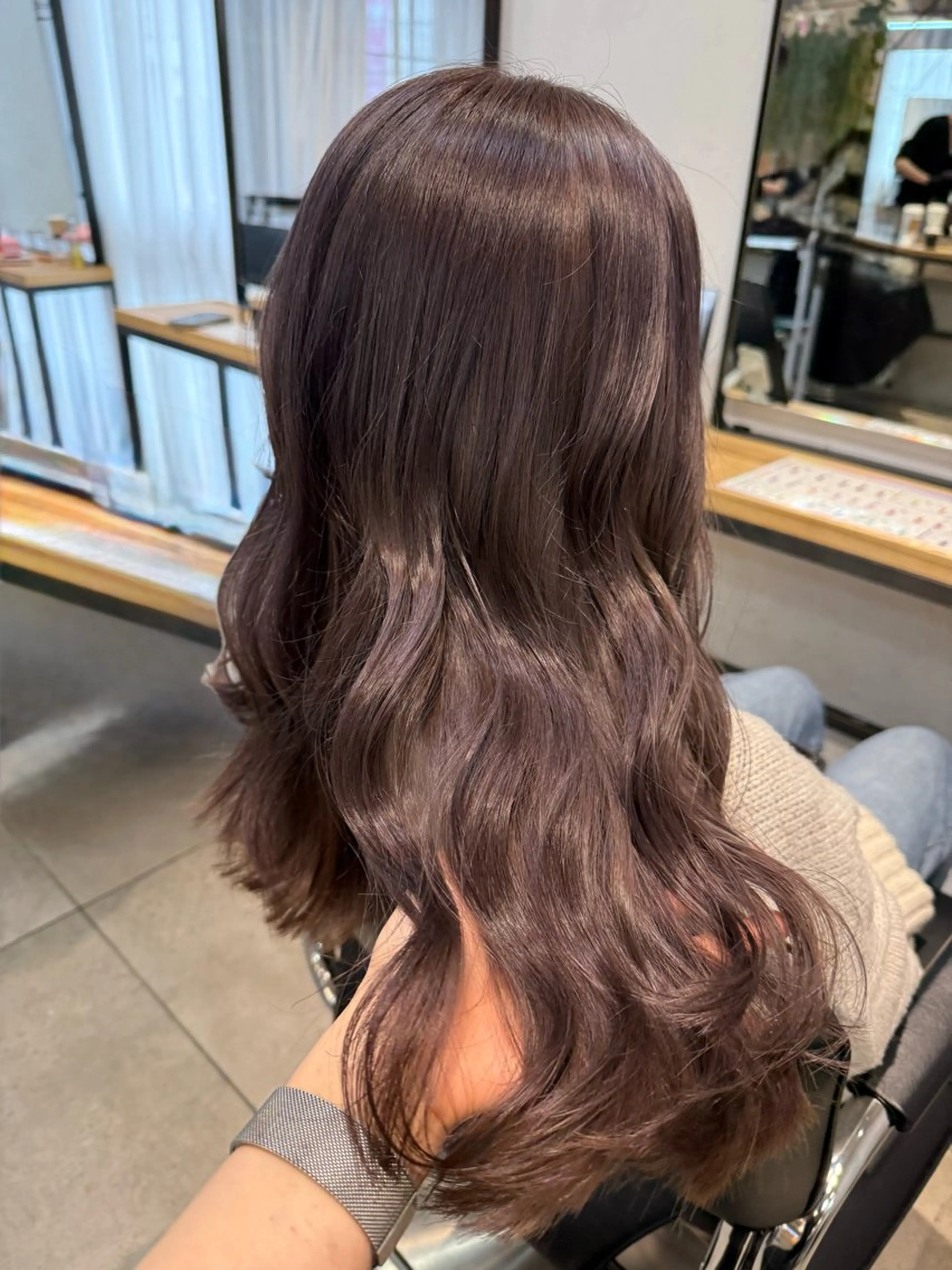 セミロング カラー ミルクティー× グレージュMOMOのヘアスタイル