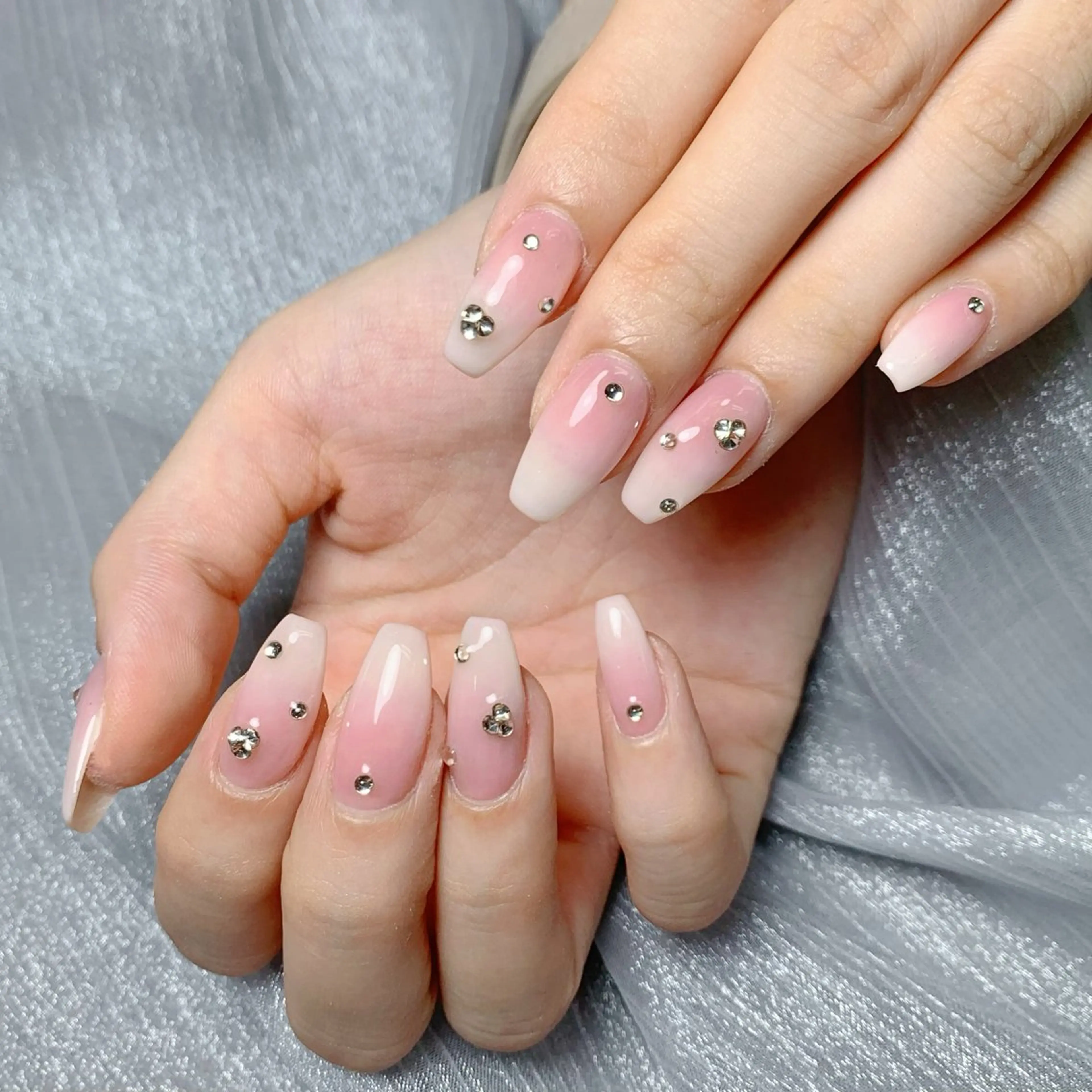 ネイル グラデーション キラキラネイル 韓国ネイル オフィスネイル ピンク ハンドネイル なつみ wooのネイルデザイン