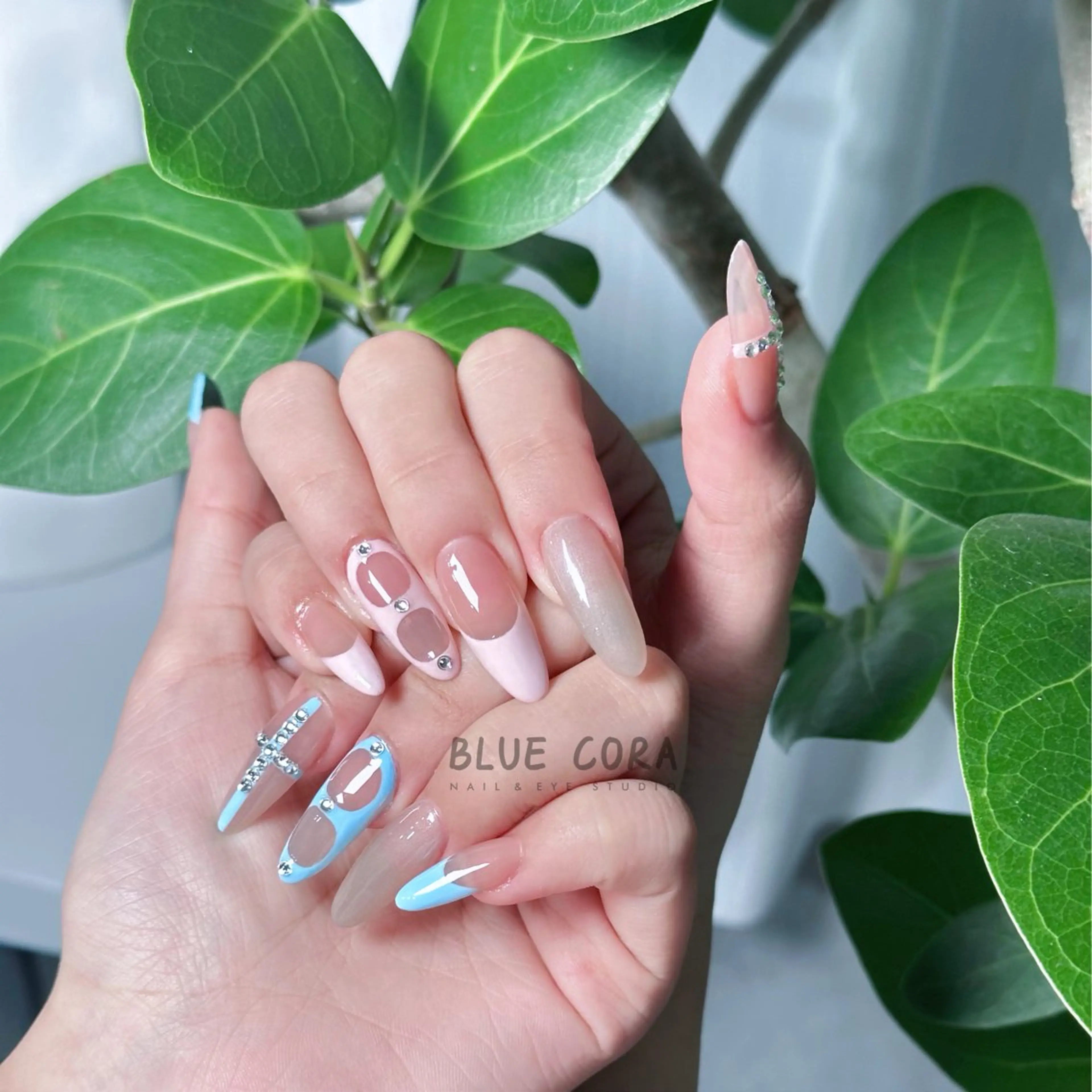 ネイル クリアネイル フレンチネイル マグネットネイル ハンドネイル ハンドケア BLUE CORA所属・BLUE CORAのネイルデザイン