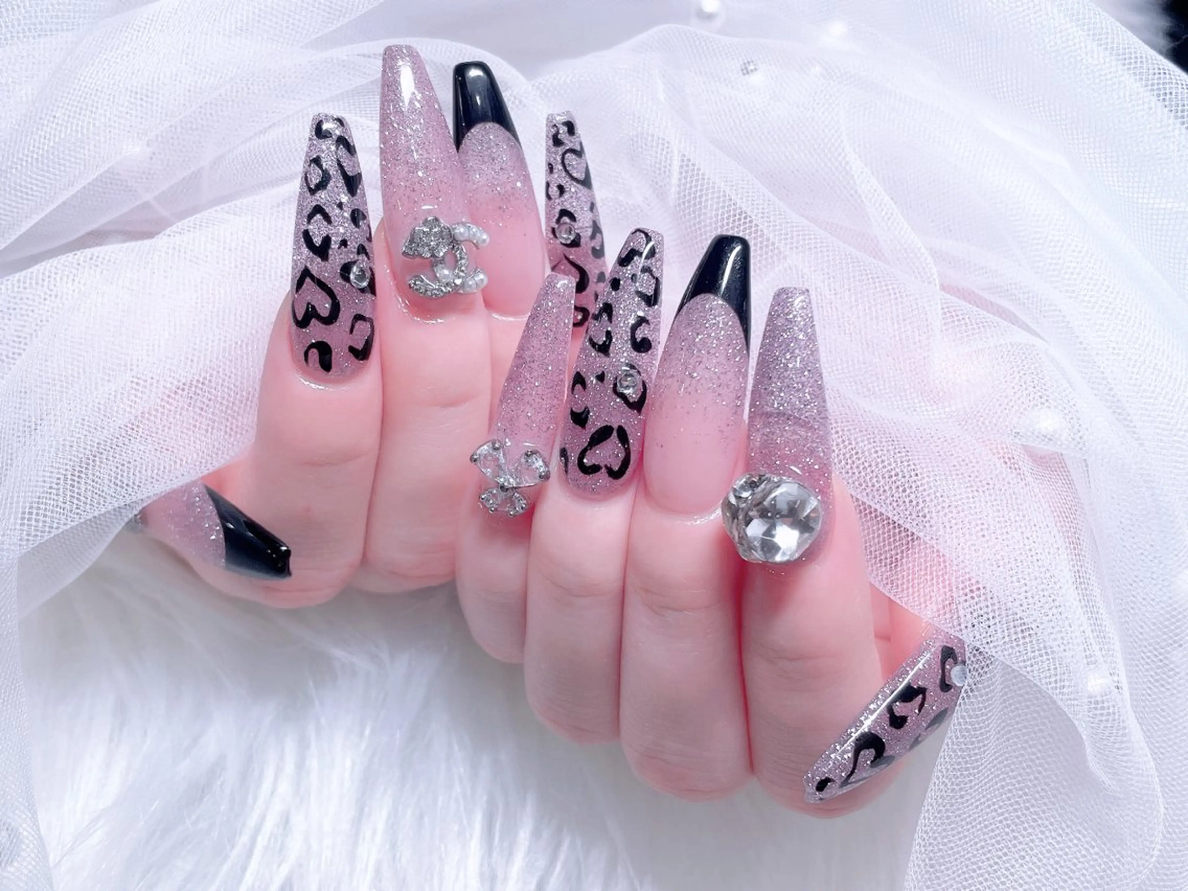 チップ長さだし　❤️‍🔥ラメ\マグネットネイルグラテーション💅パーツつけ放題☆の写真