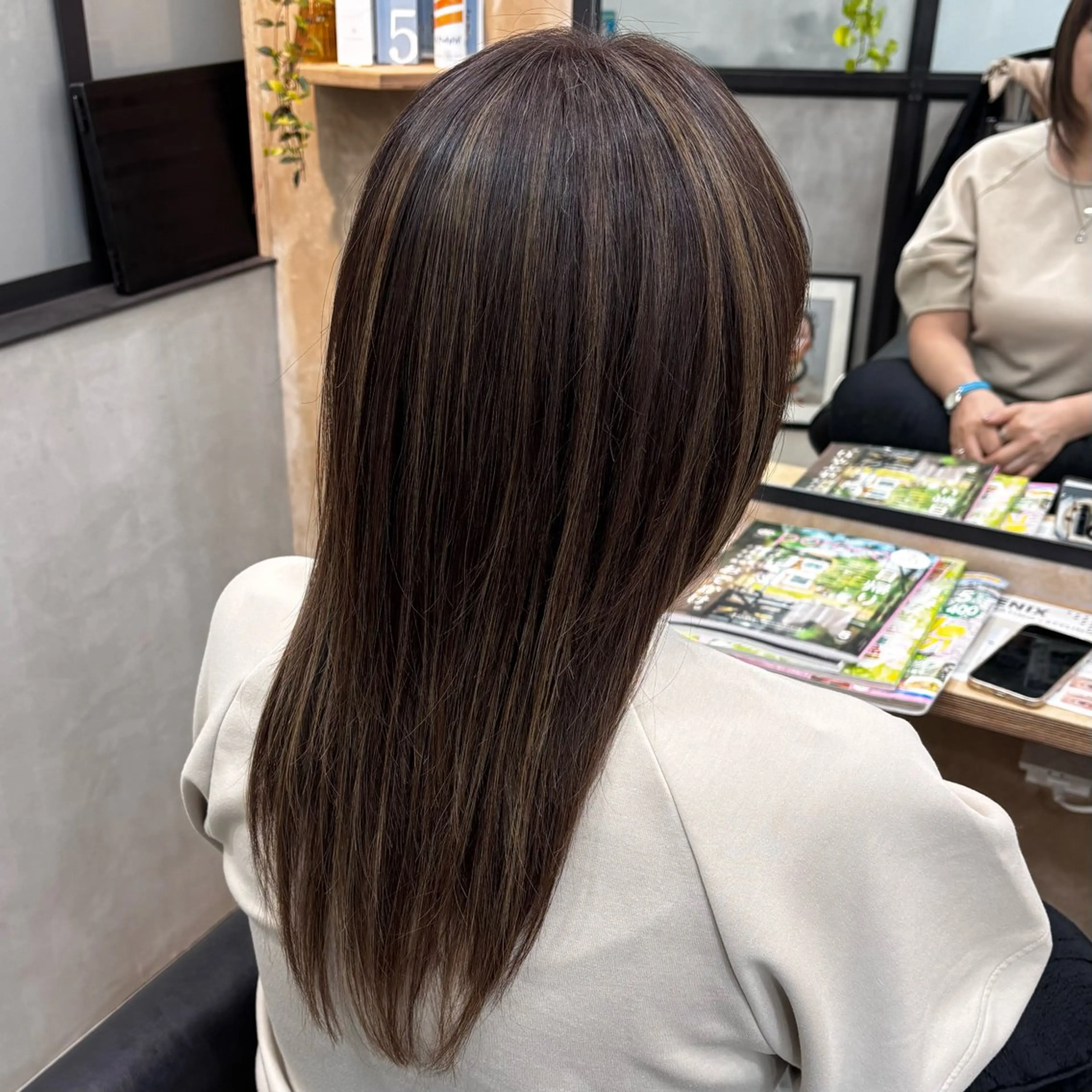 【部分ブリーチ】白髪馴染ませハイライト+アマトラ極上トリートメントの写真