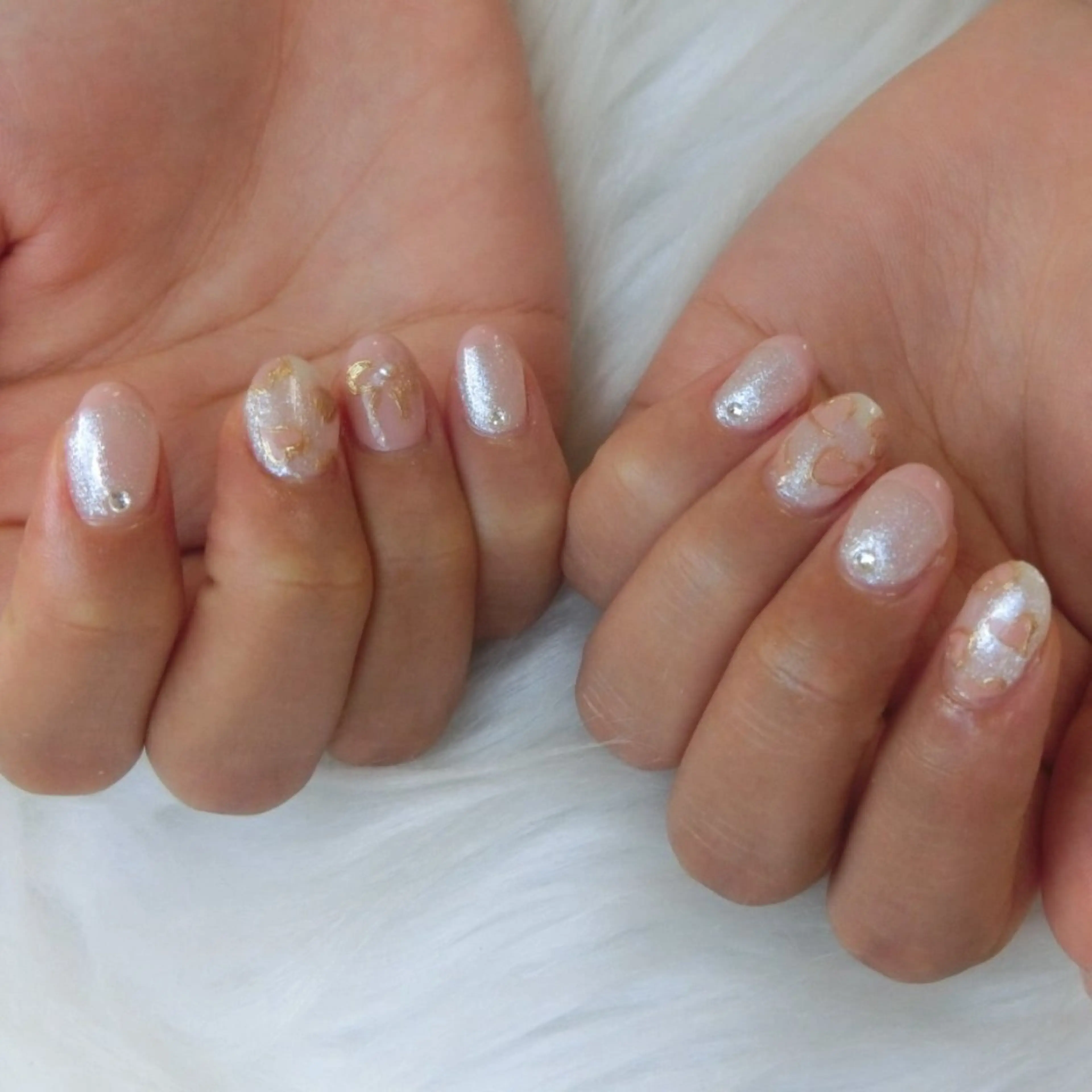 ネイル ラメ(グリッター) ピンク ホワイト カラーズビューティサロン所属・ツノスエアヤカ ／つののネイルデザイン