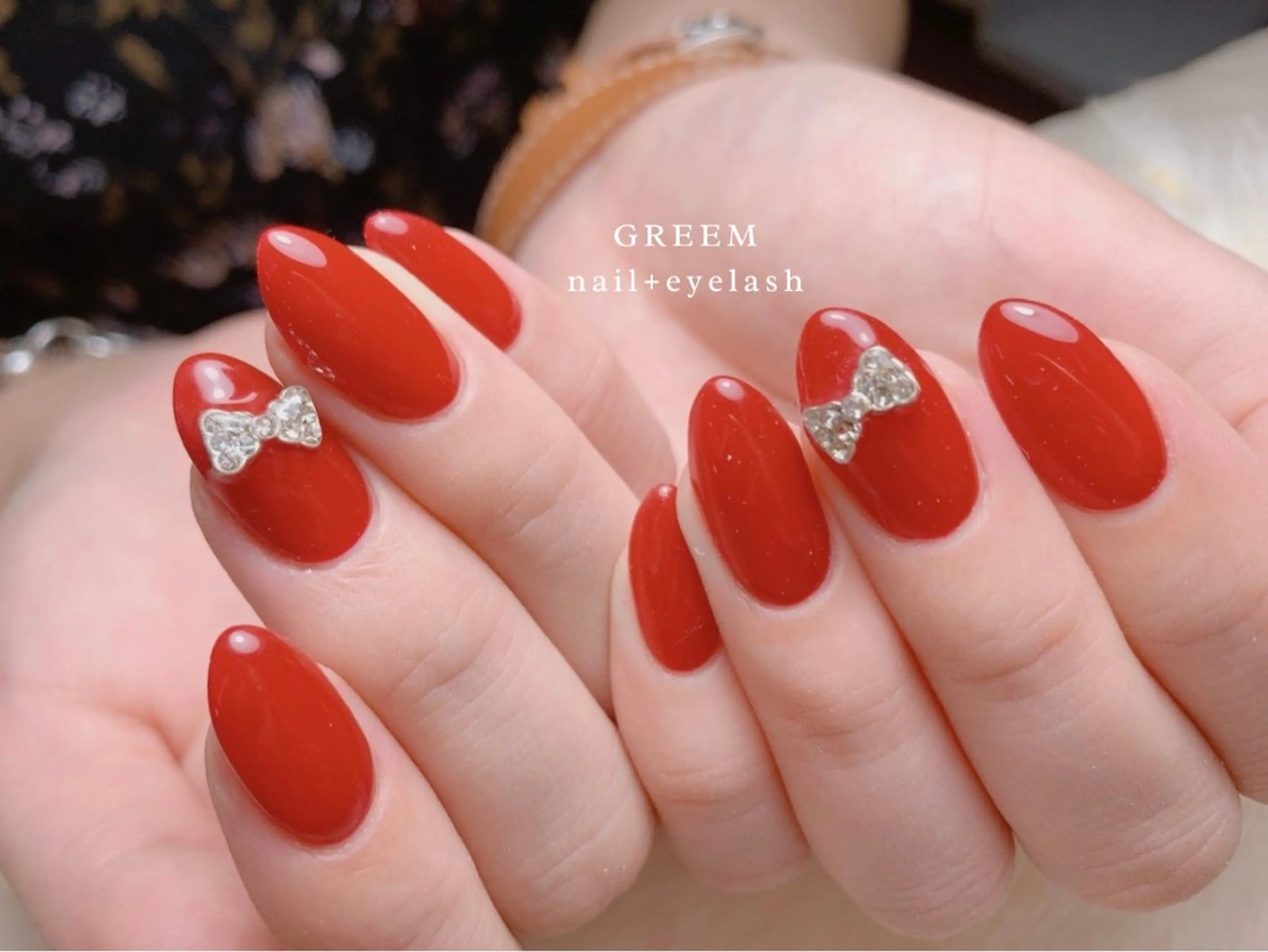 ネイル ボルドー ワンカラーネイル 赤色 リボン 冬ネイル GREEM グリームのネイルデザイン