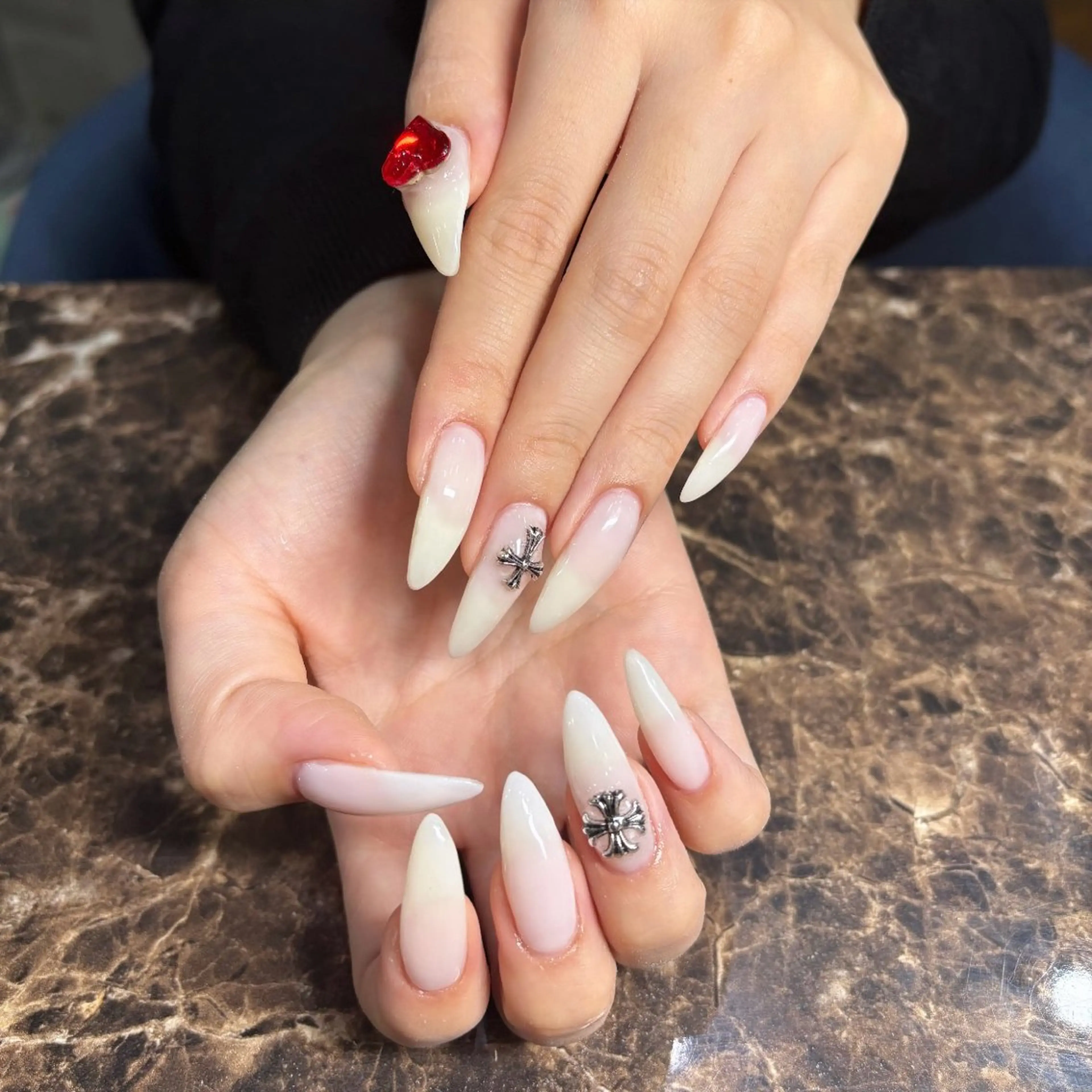 ネイル ハンドネイル IROHA NAIL 長谷川唯惺のネイルデザイン