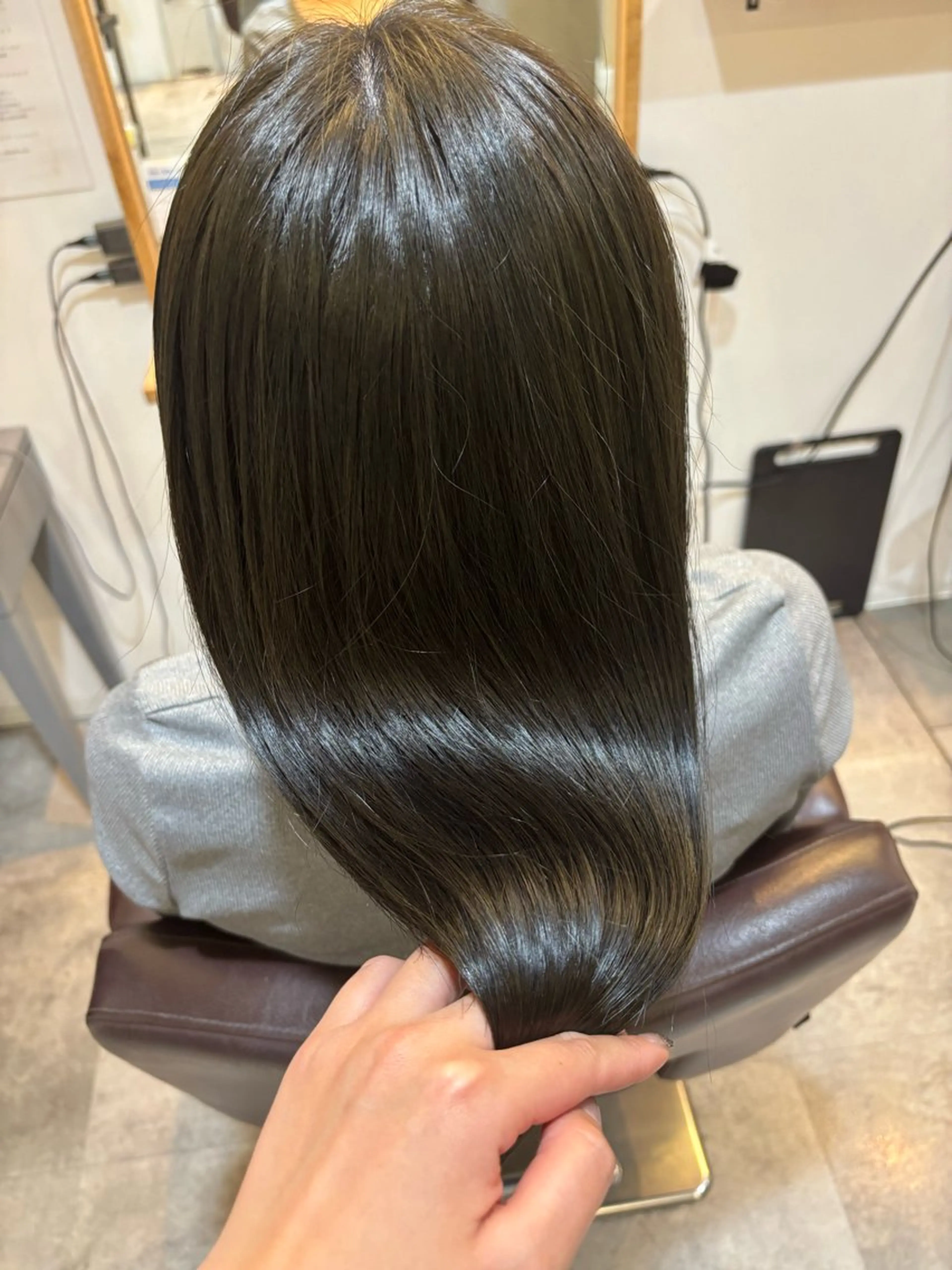 【初回限定】カット透明感カラー🩵（白髪染めも可）赤みを抑えてブリーチなしで出来る限り柔らかく重く見えない透明感カラーの写真