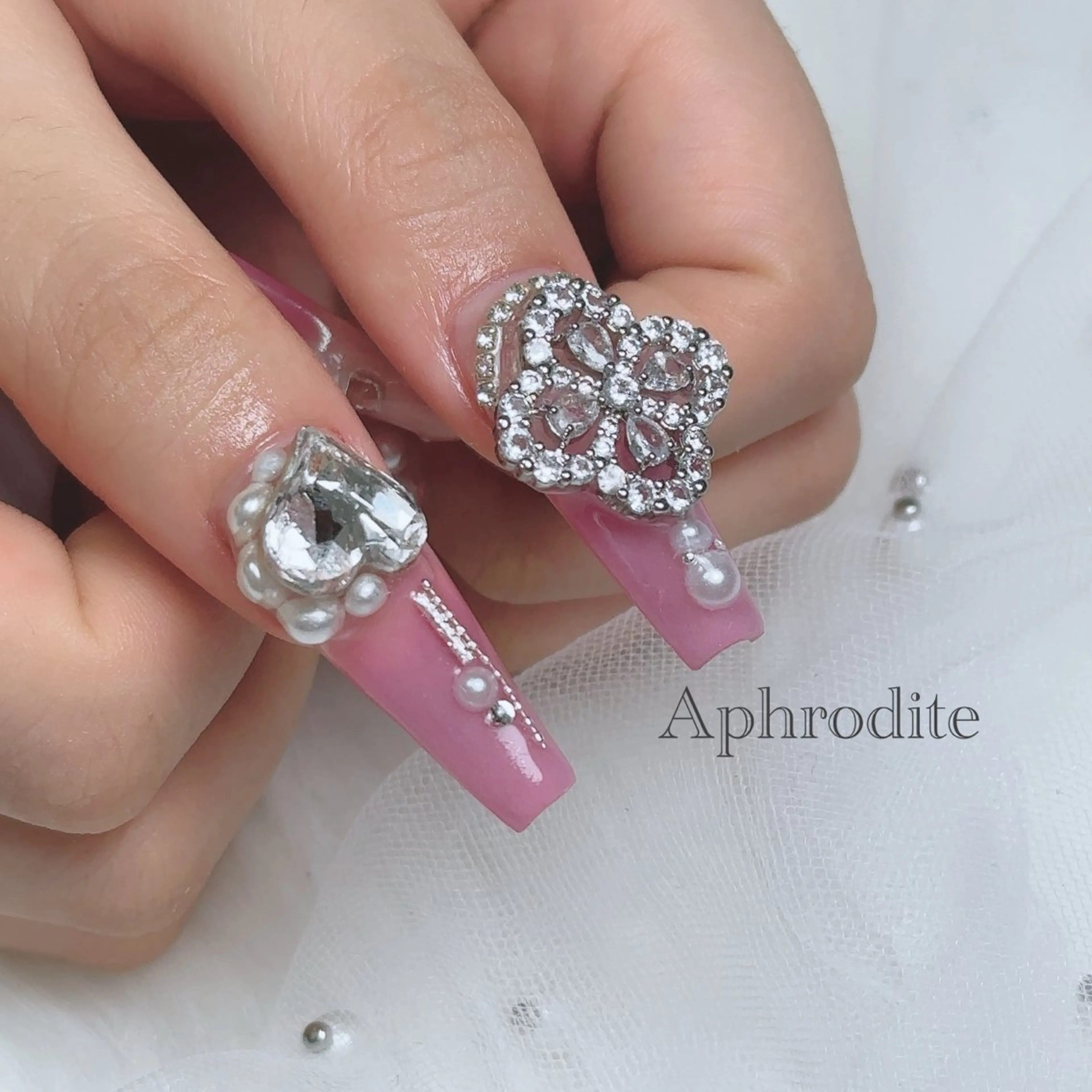 ネイル Aphrodite パラジェル認定サロンのネイルデザイン