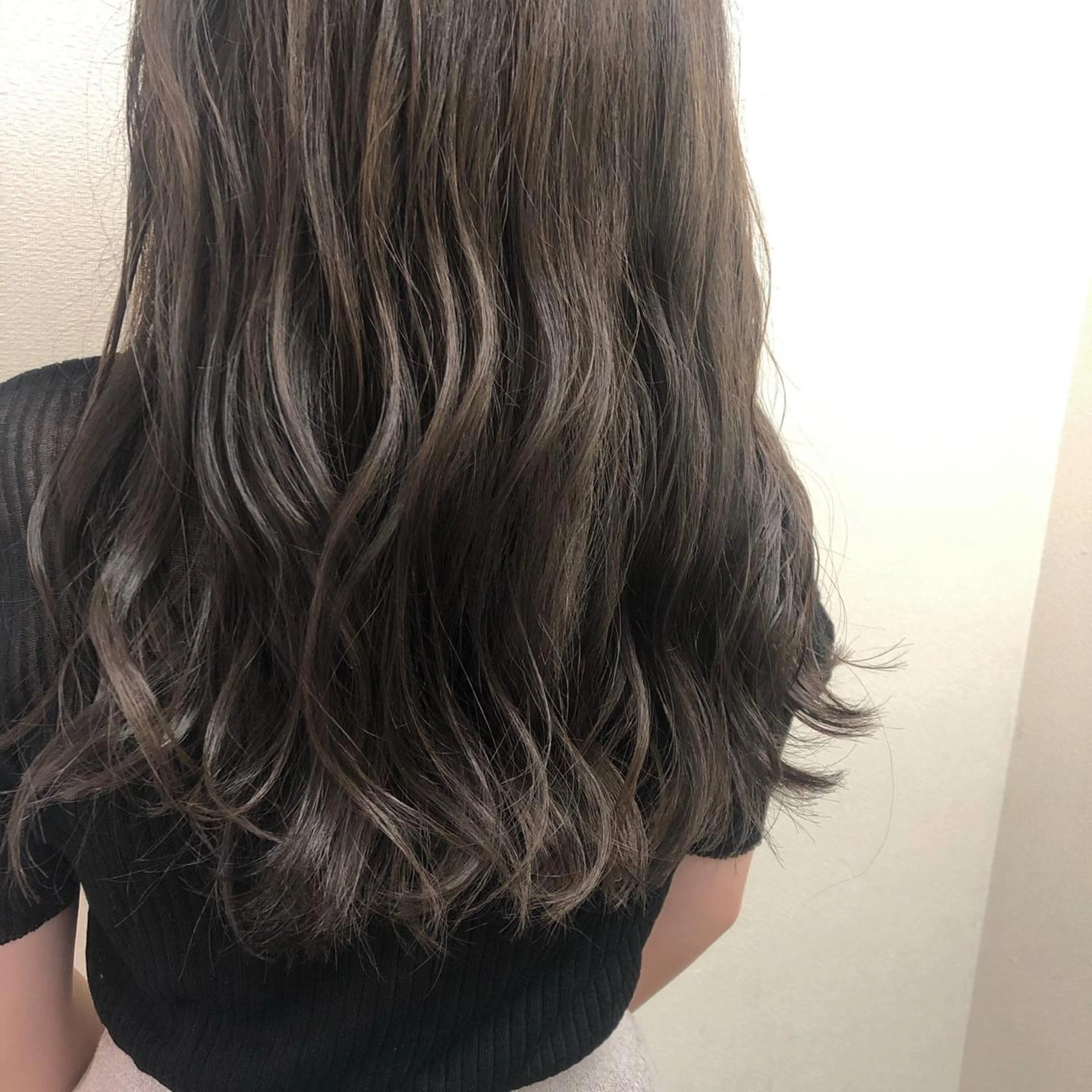 ロング カラー ブラウンカラー オリーブブラウン ，comma momoka🪄のヘアスタイル