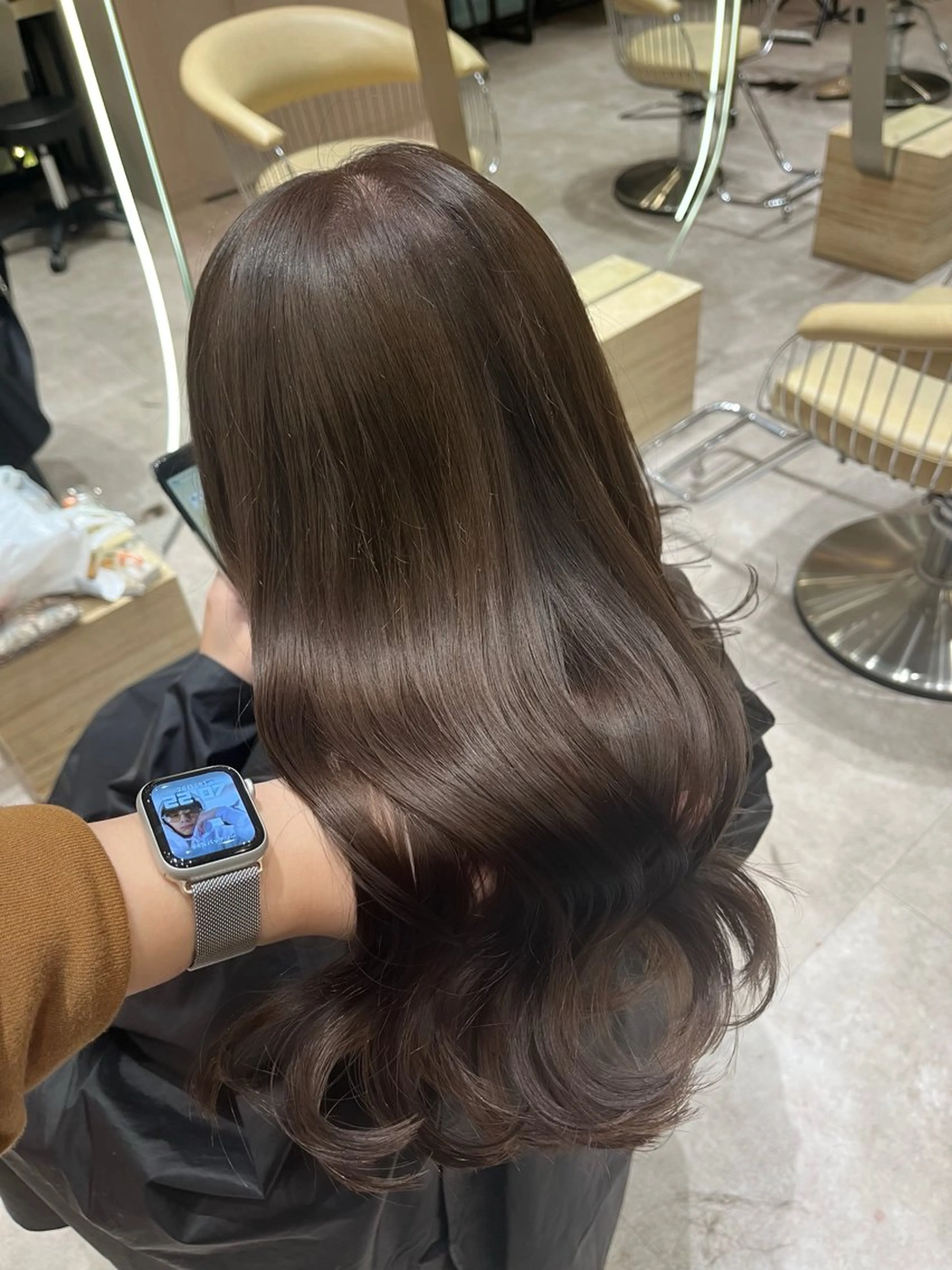 ミディアム カラー レイヤー/ベージュ ヒヨリ/渋谷のヘアスタイル