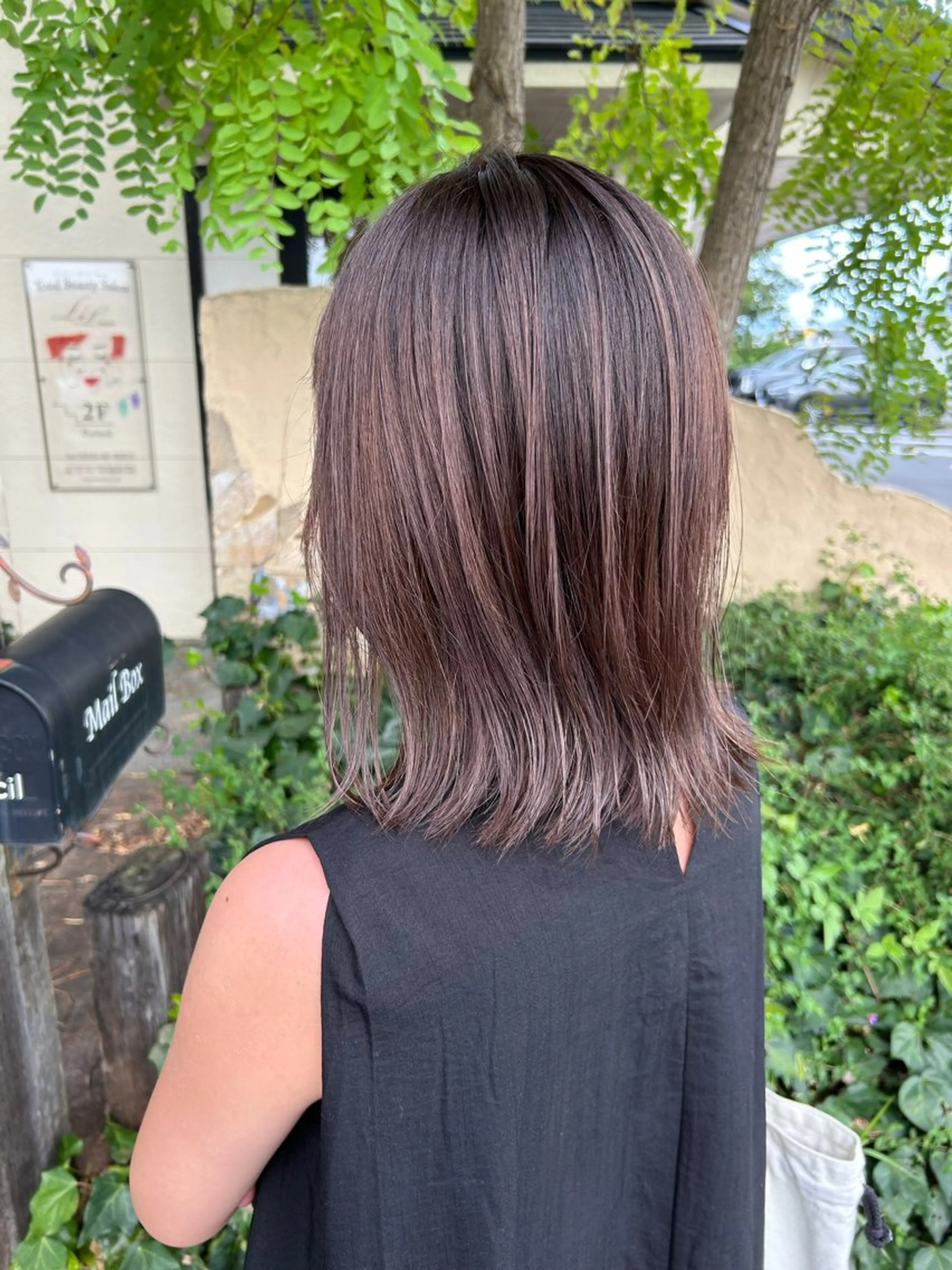 ミディアム カラー ルプラボウ  藤原 千紗のヘアスタイル