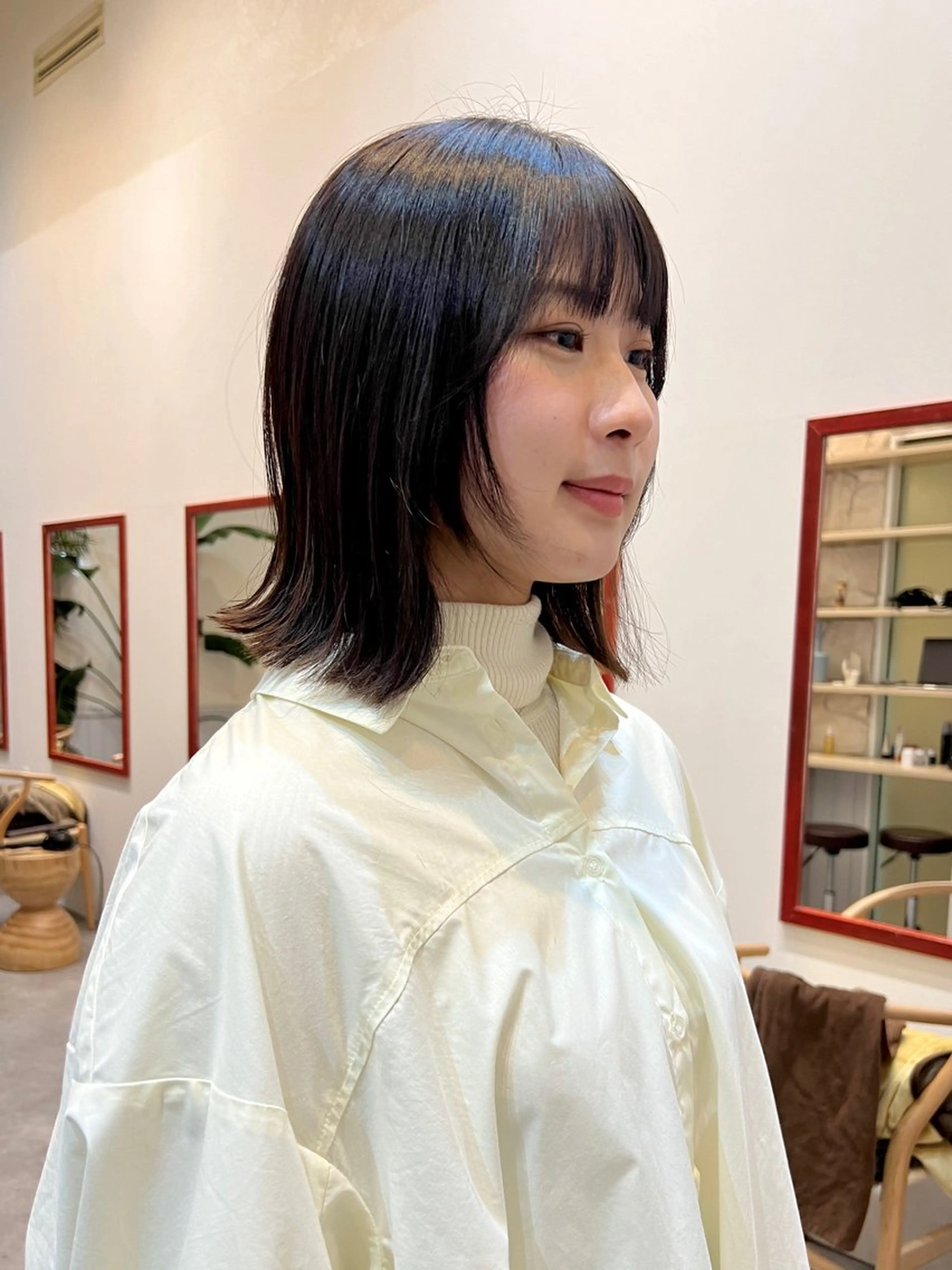 ミディアム カラー 透明感カラー 顔まわりレイヤー レイヤーカット カット ヘアカラー トリートメント Van family所属・ショート& パーマ　坂本のヘアスタイル