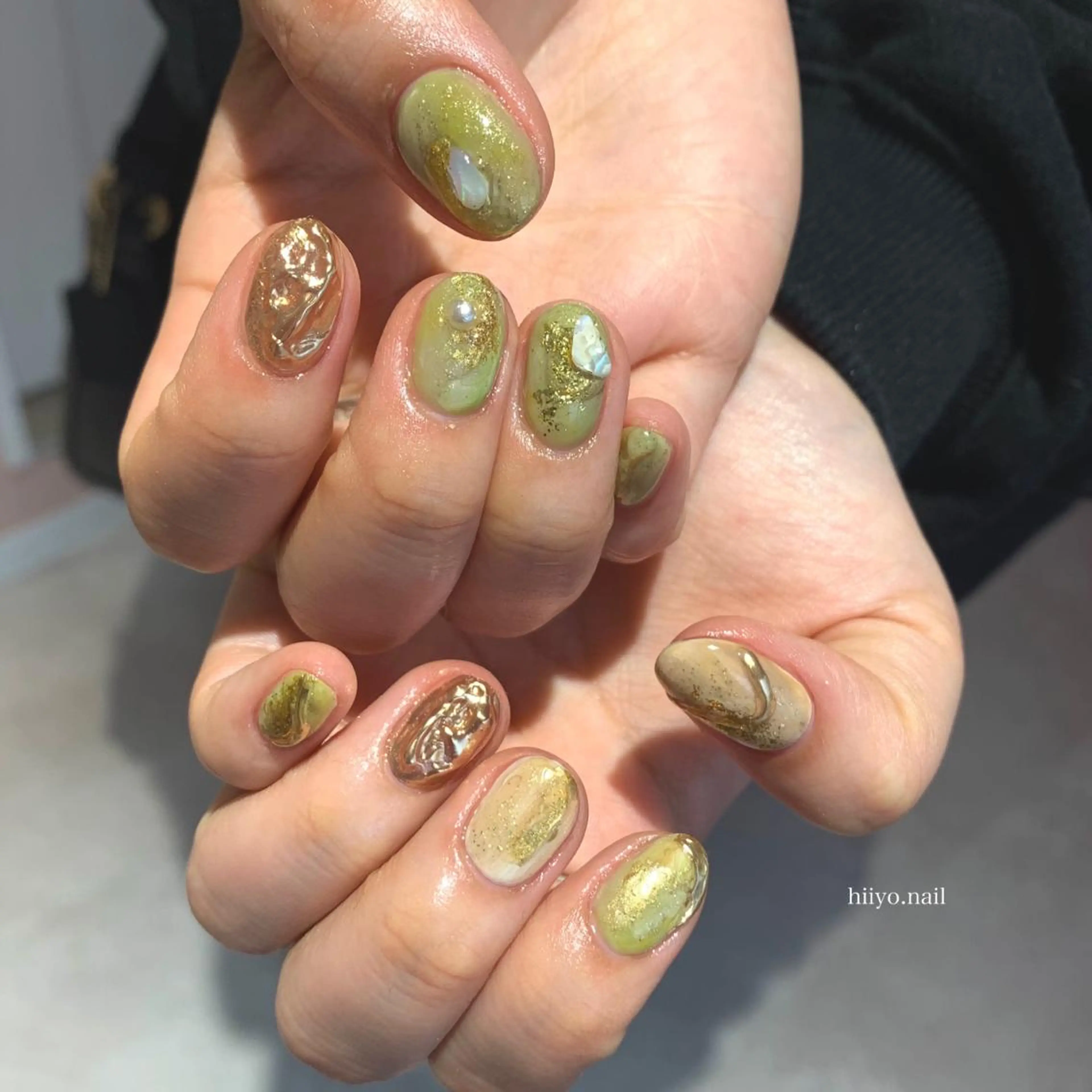 ネイル キラキラネイル ニュアンスネイル ピスタチオネイル ぷっくりネイル ハンドネイル hiyo🫧ネイル /渋谷💍🎀のネイルデザイン