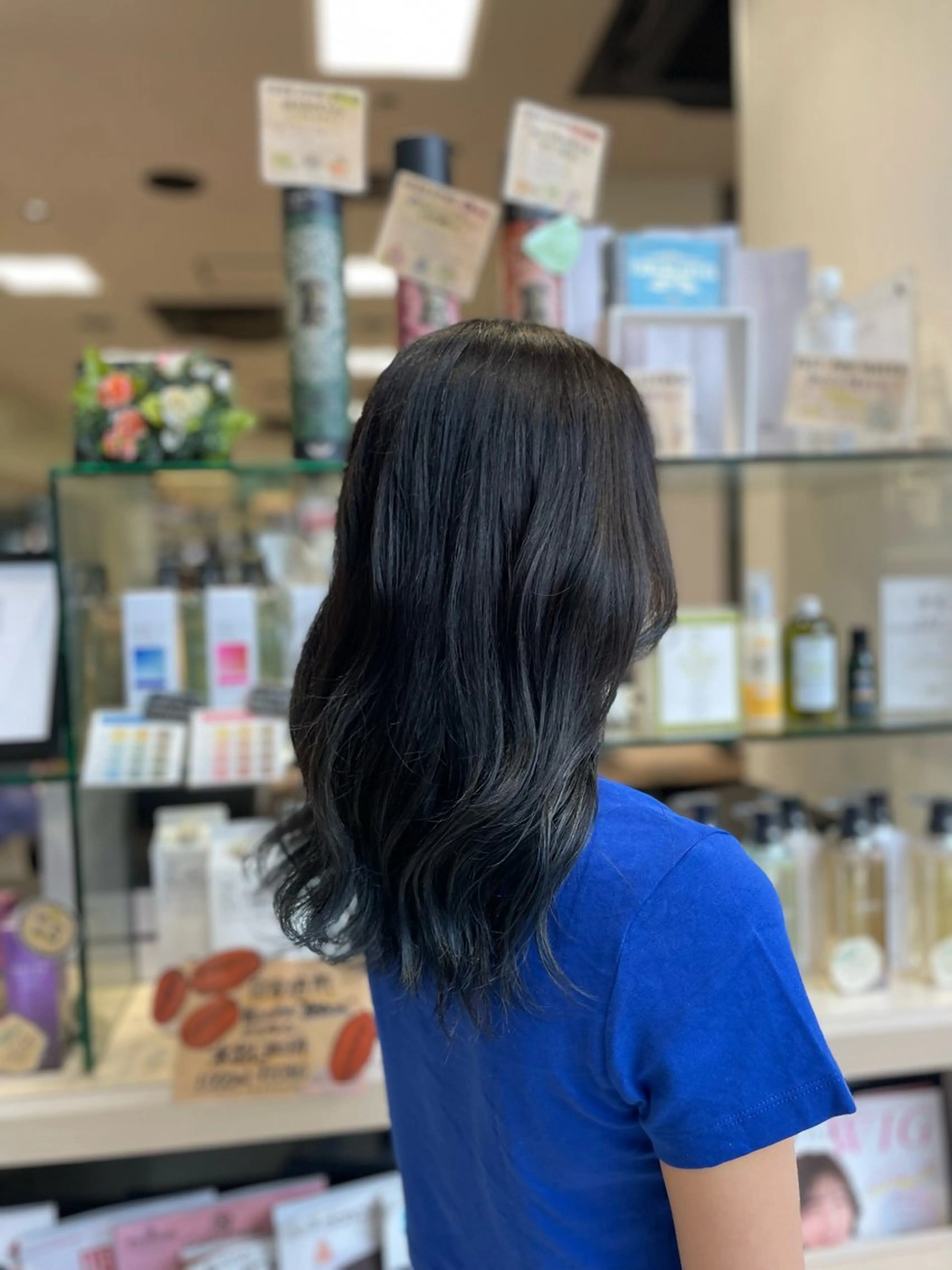 セミロング カラー 黒髪 ブルーカラー ブルーブラック ヘアカラー クロスパーマ/うる艶 カラー/Kurumiのヘアスタイル