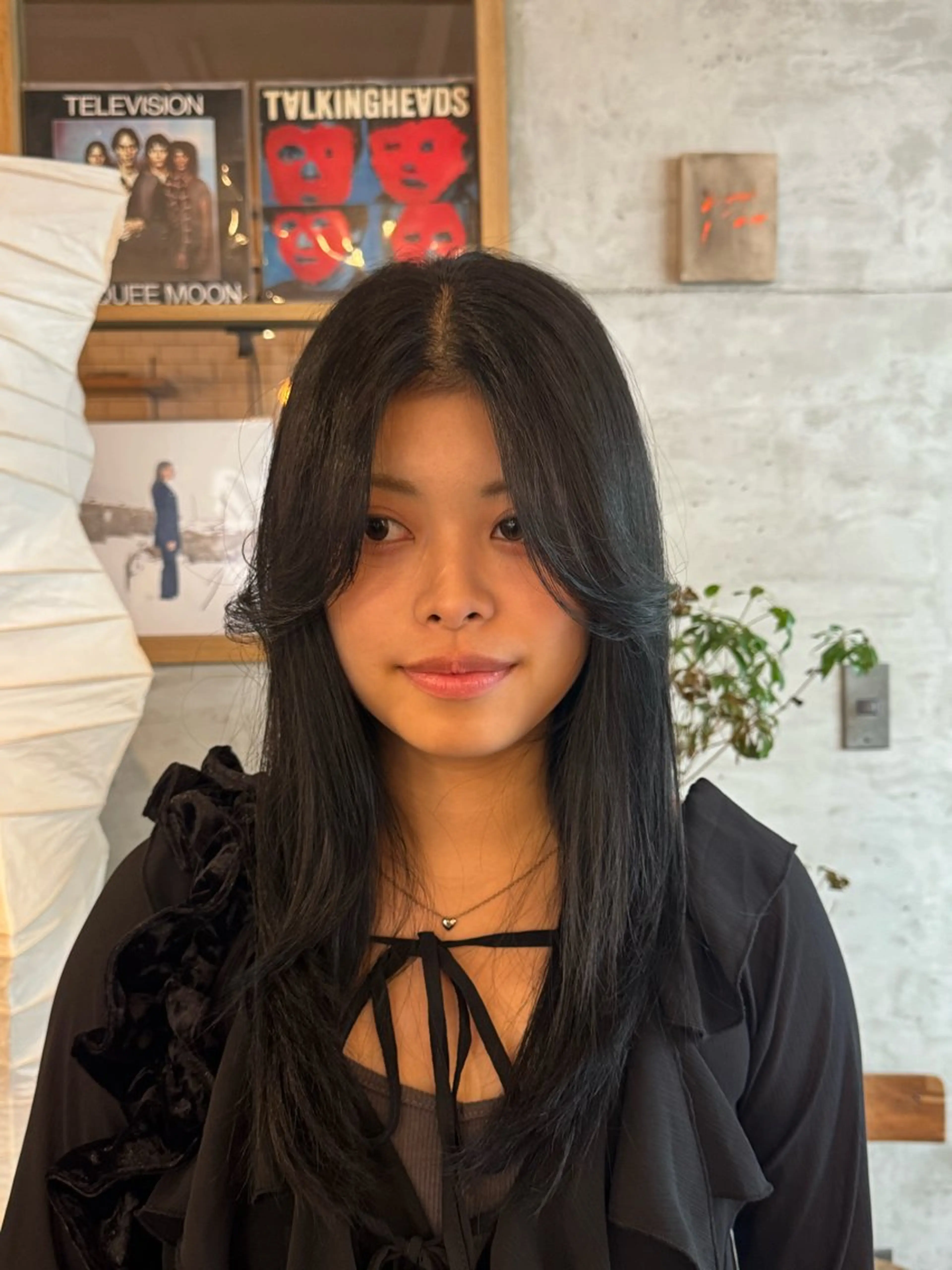 ロング カラー 黒髪 ブルーカラー ブルーブラック 池田 蓮のヘアスタイル