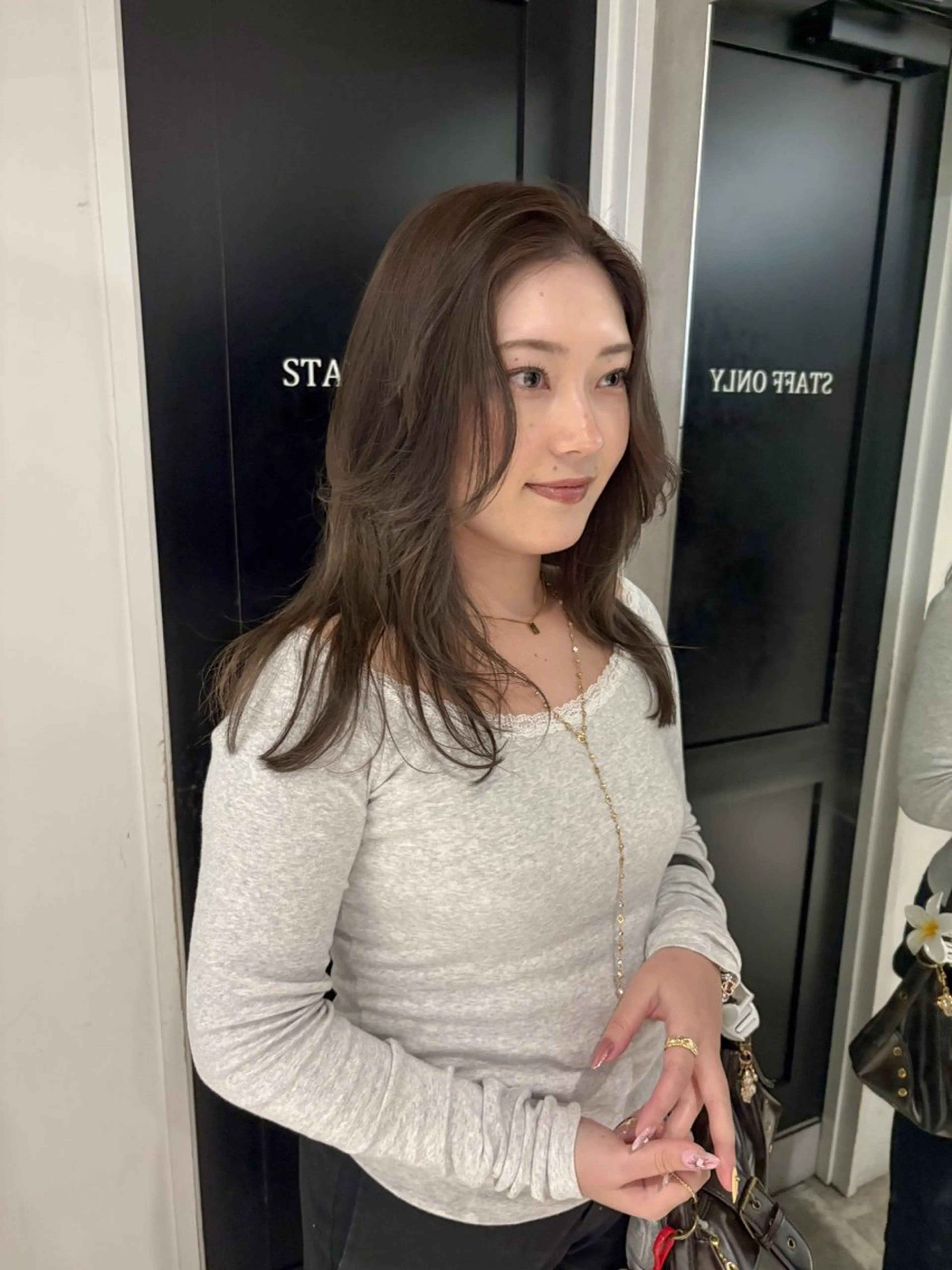 セミロング カラー カット ヘアカラー トリートメント yurika☁️ 似合わせ｜レイヤーのヘアスタイル