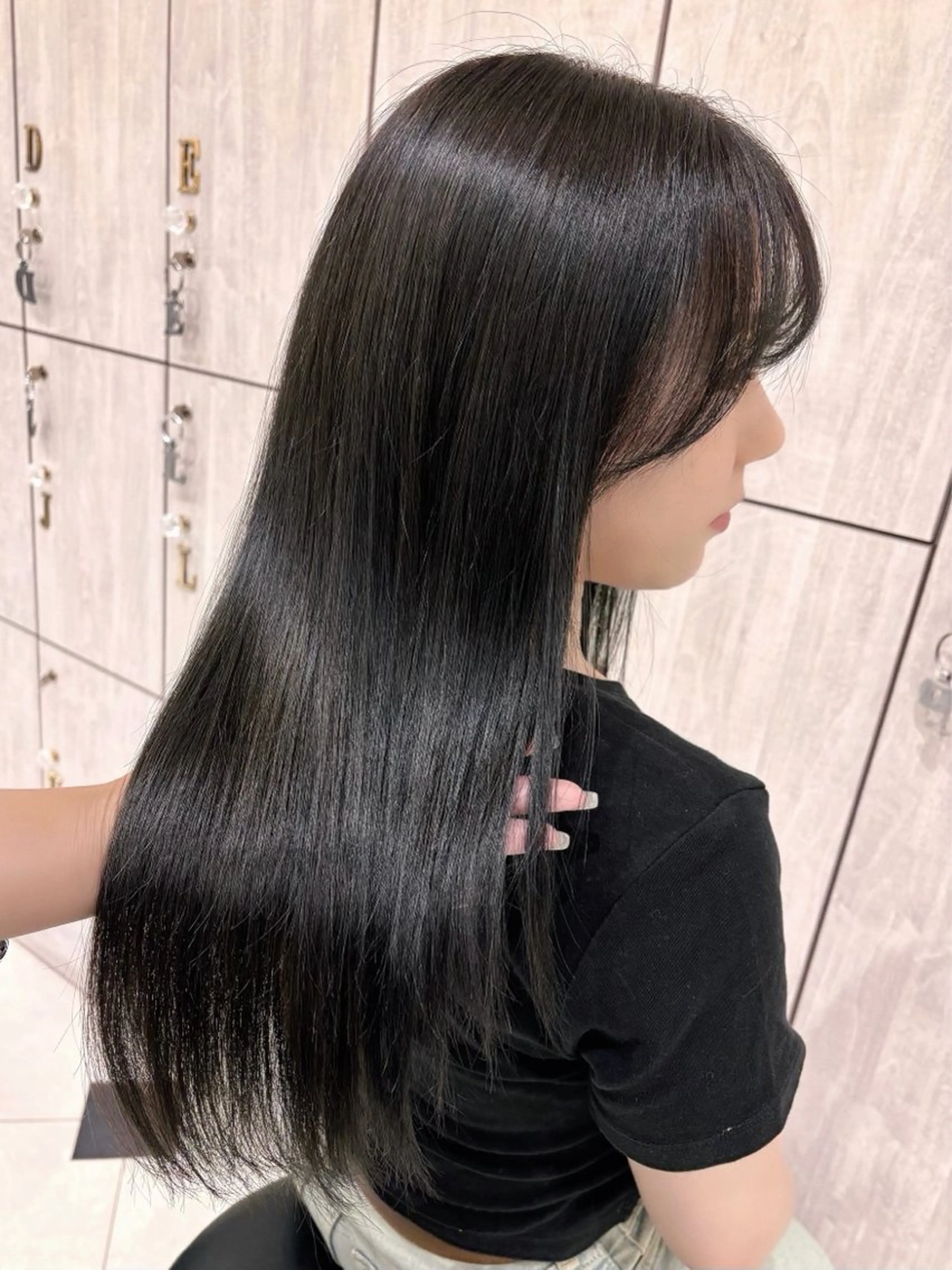 ロング カラー Queen's gate 昭和Palace所属・🩵 青木萌華 🩵 髪質改善・髪色改善のヘアスタイル