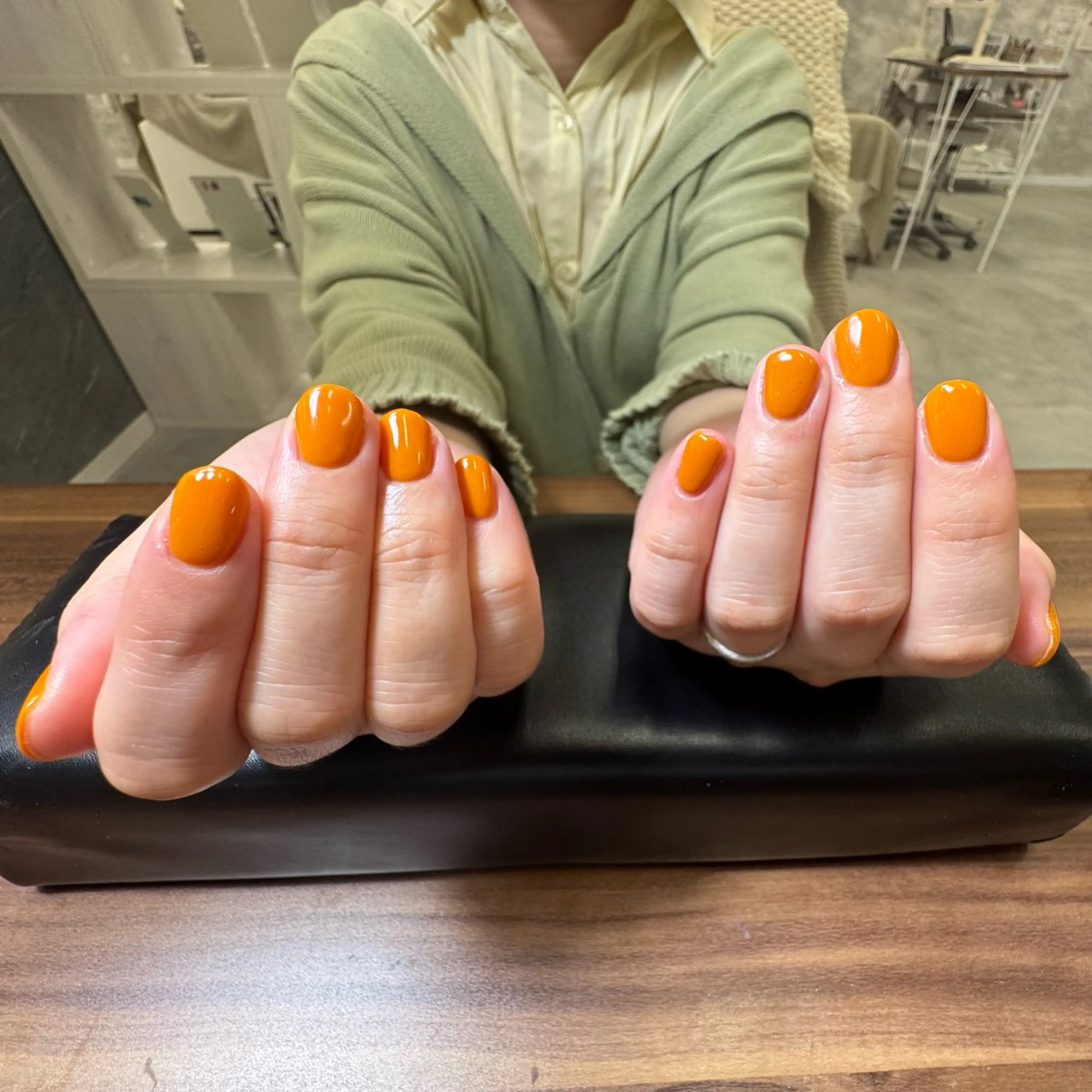 ネイル ワンカラーネイル オレンジ エーナイン　イオンモール苫小牧店所属・尾﨑 梨緒のネイルデザイン