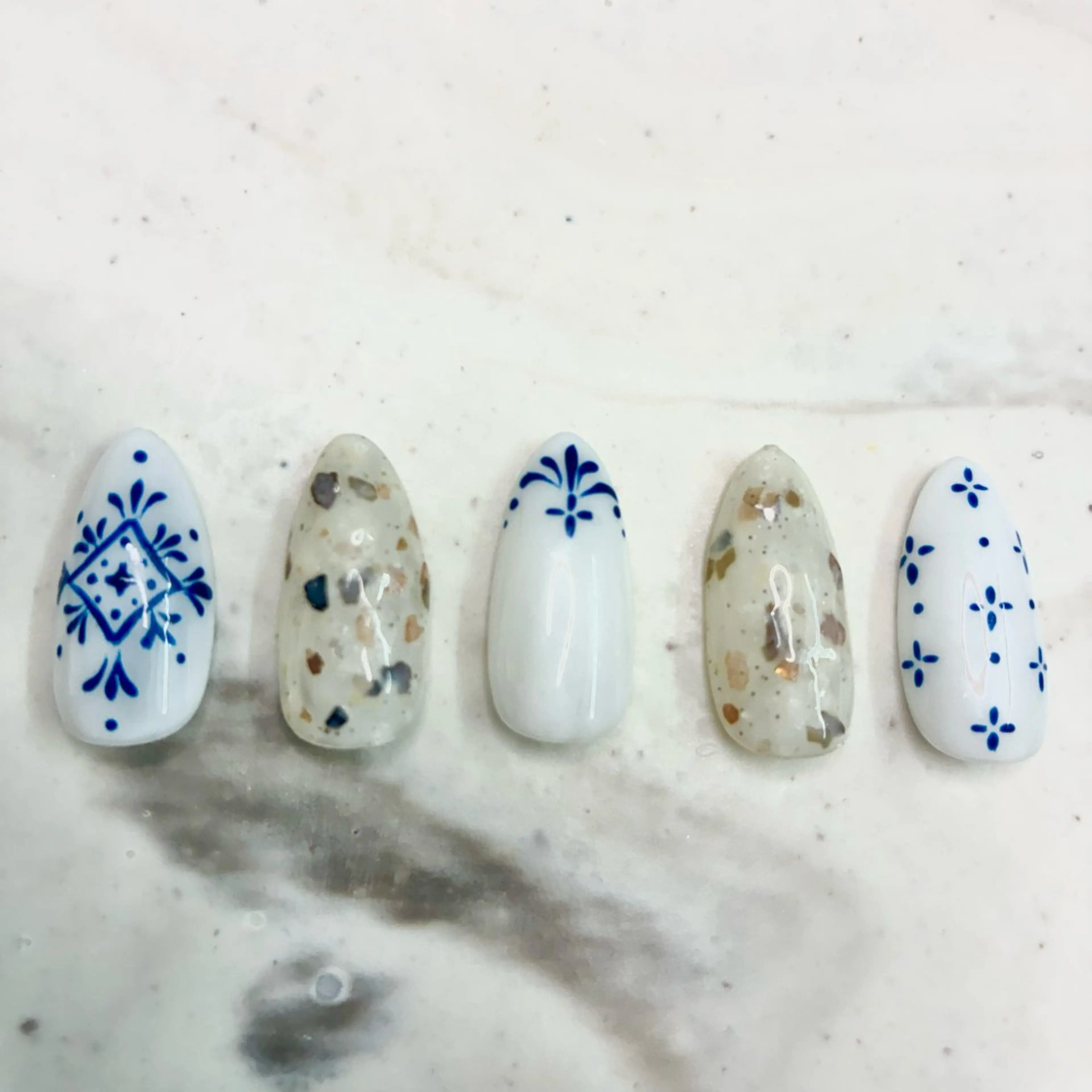 ネイル @.Freestyle所属・Tess +のネイルデザイン