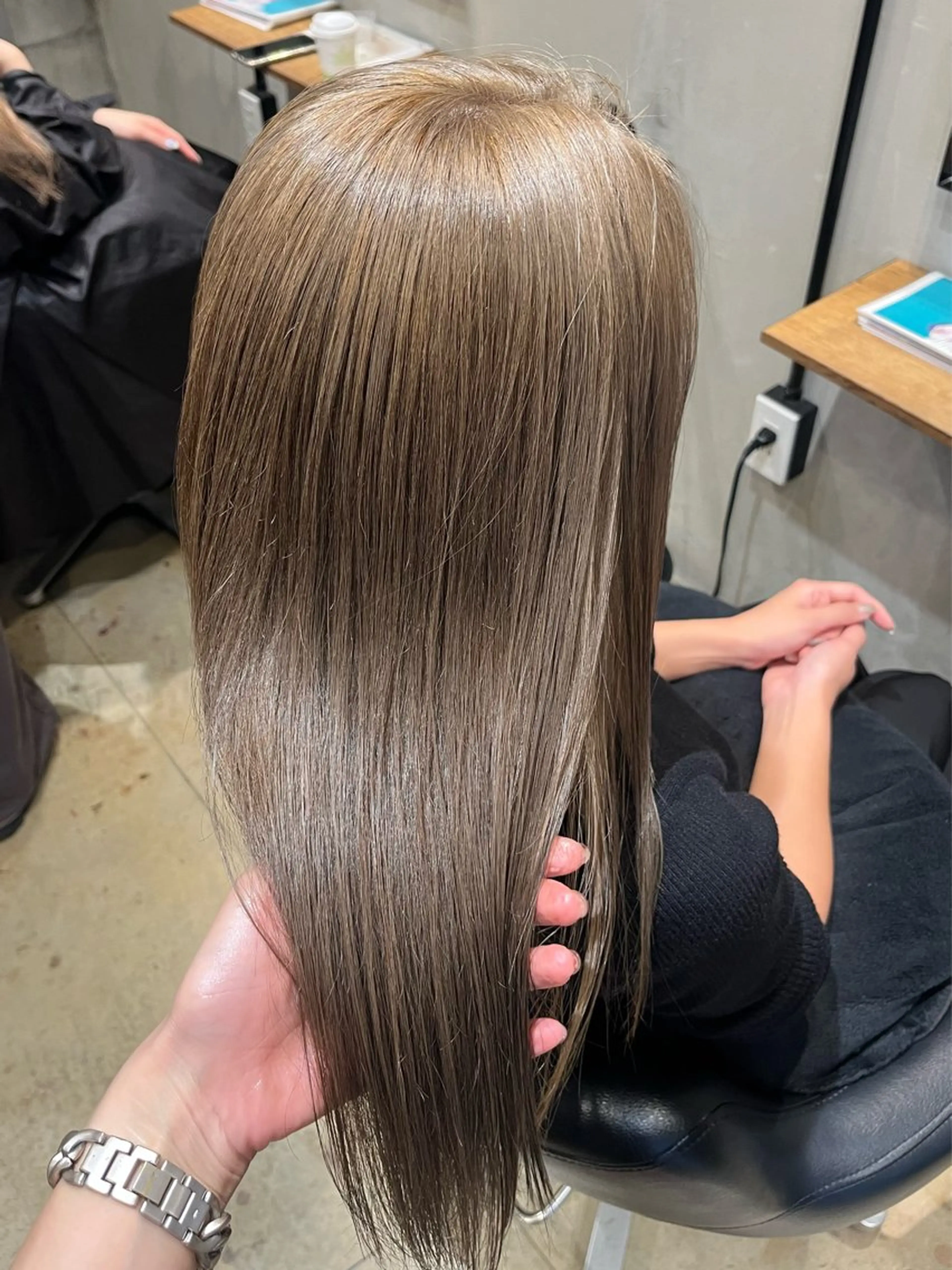 ロング カラー グレージュ ミルクティーグレージュ カット ヘアカラー みわ/博多 ブリーチ/メンズヘアのヘアスタイル