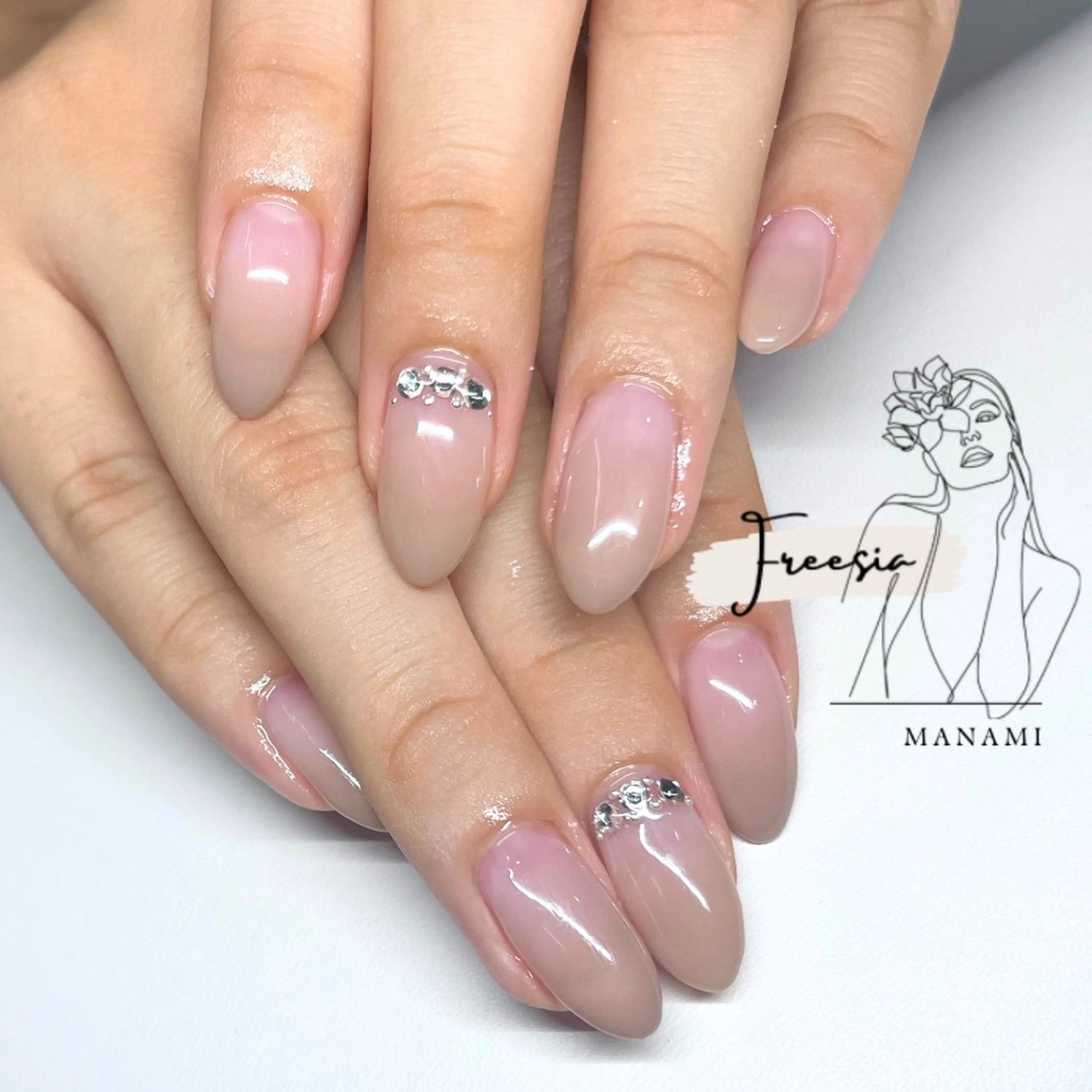 ネイル グラデーション オフィスネイル ストーンネイル ハンドネイル freesia Manamiのネイルデザイン