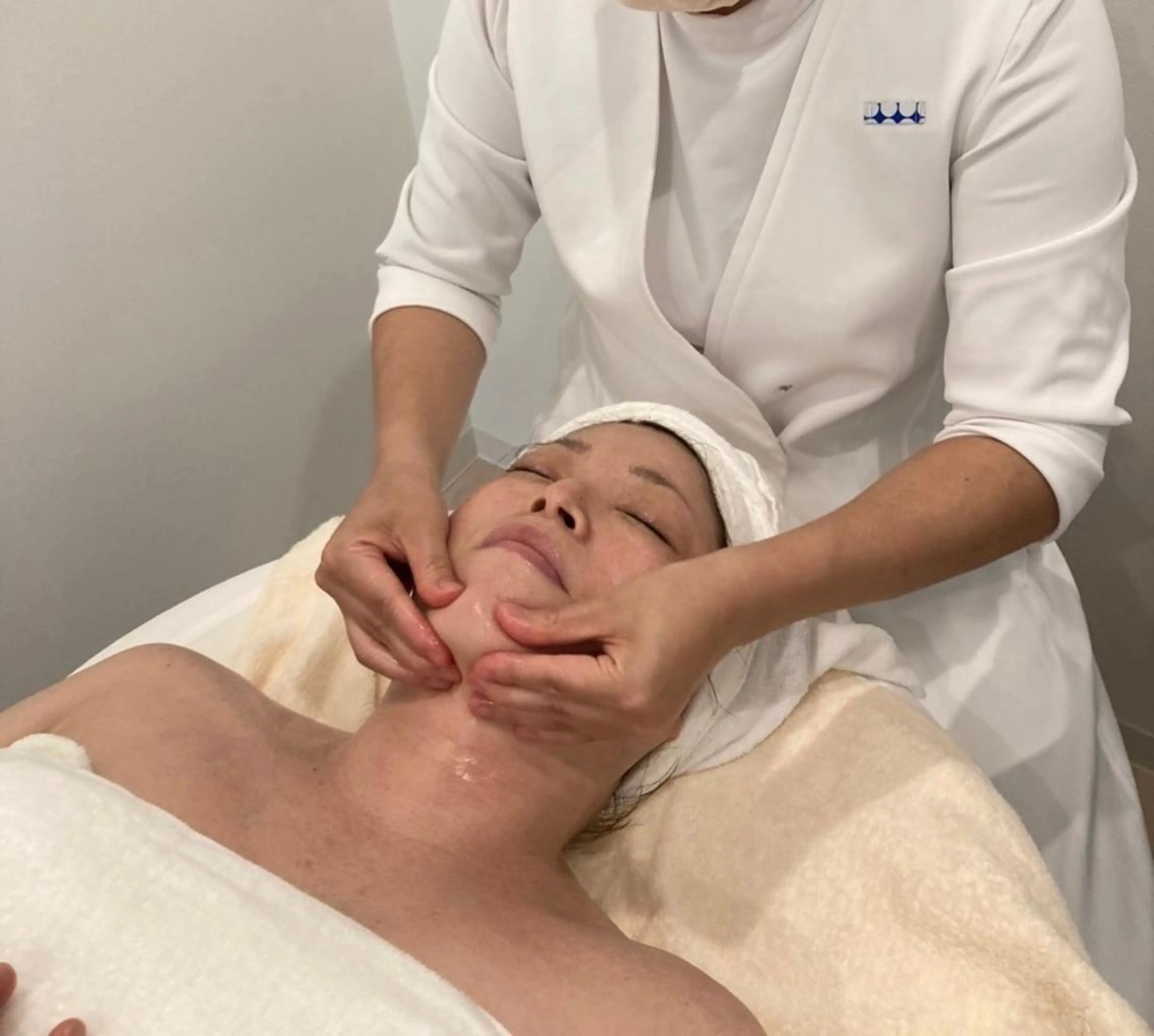 エステモデル（フェイシャル）　　POLAのオールハンドエステ＆毛穴吸引＆お肌に合わせたサンプルプレゼント🎁の写真