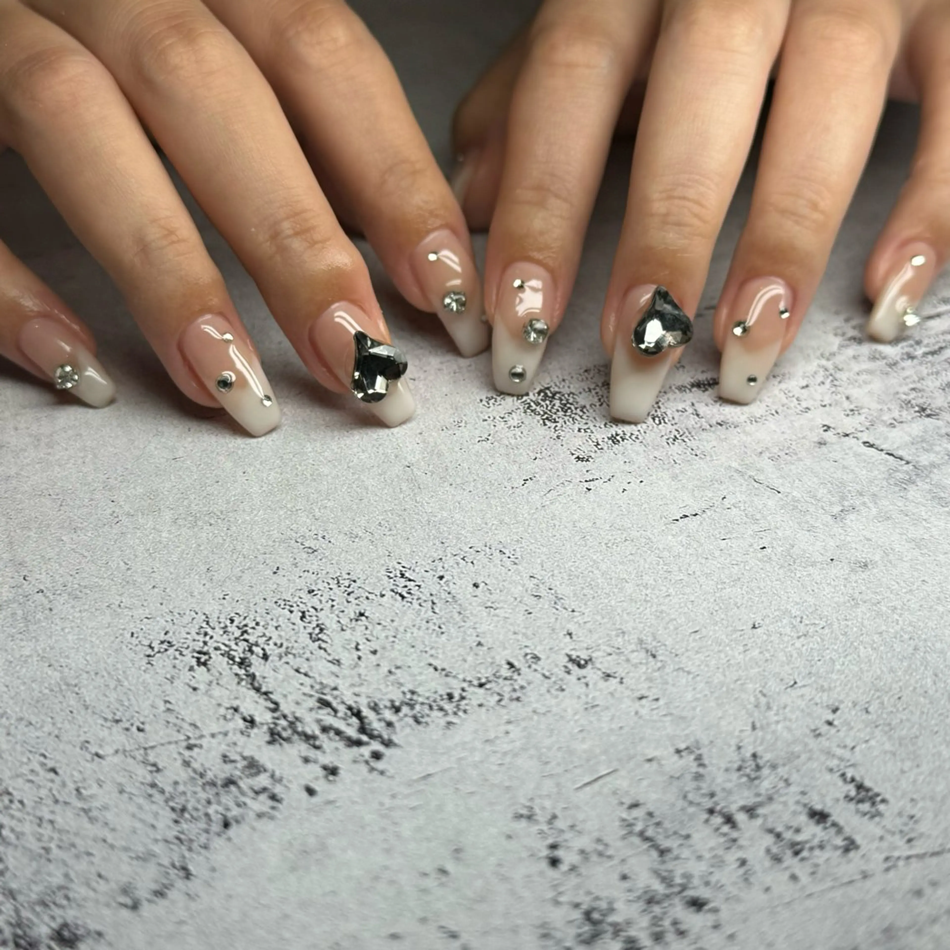 ネイル フレンチネイル リボン ハンドネイル 𝐫𝐚𝐢 𝐧𝐚𝐢𝐥の眉毛・アイブロウイメージ