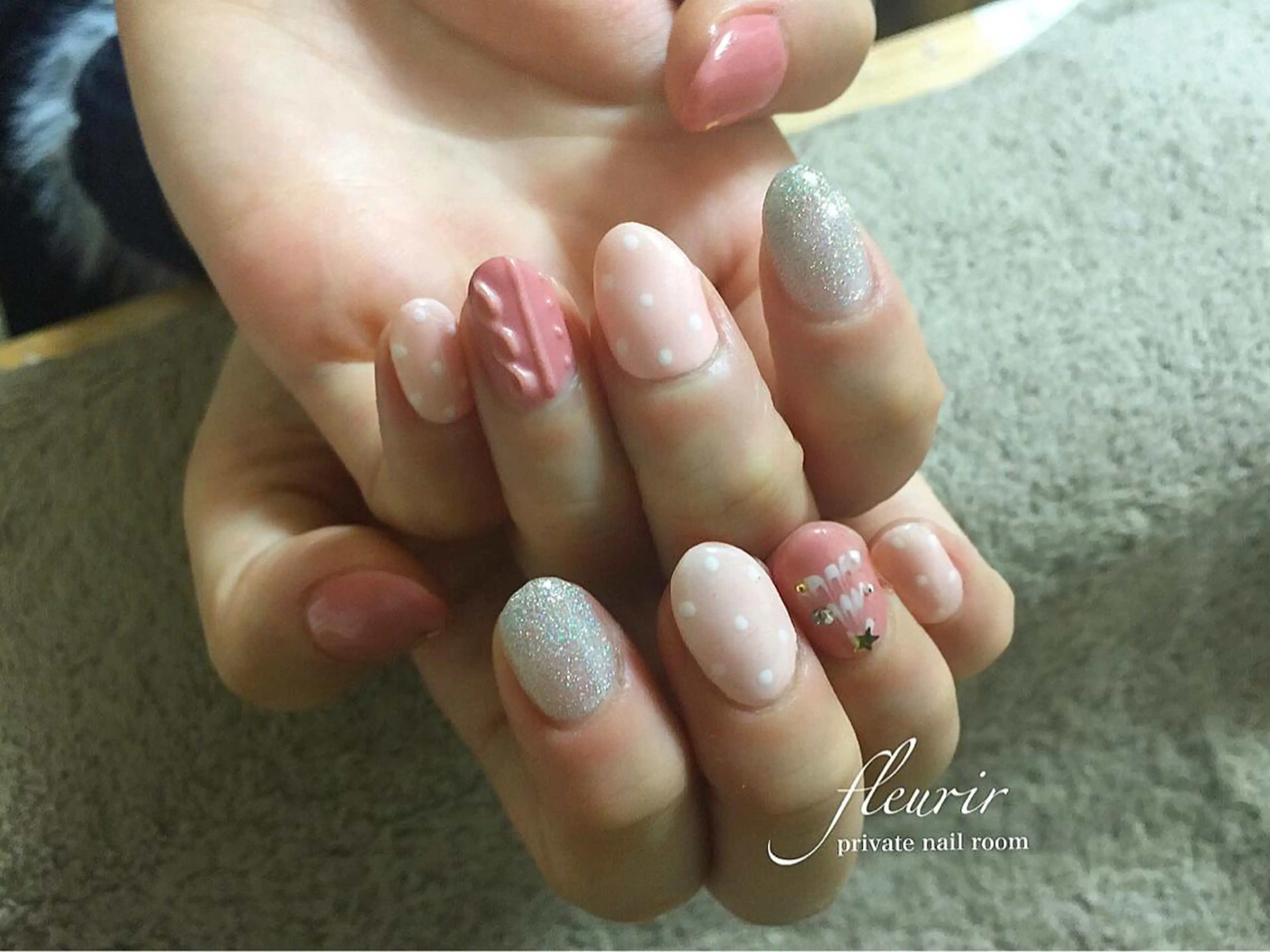 ネイル オーロラネイル ドット ワンカラーネイル ピーコックネイル ピンク フルリール 【プライベートサロンのネイルデザイン