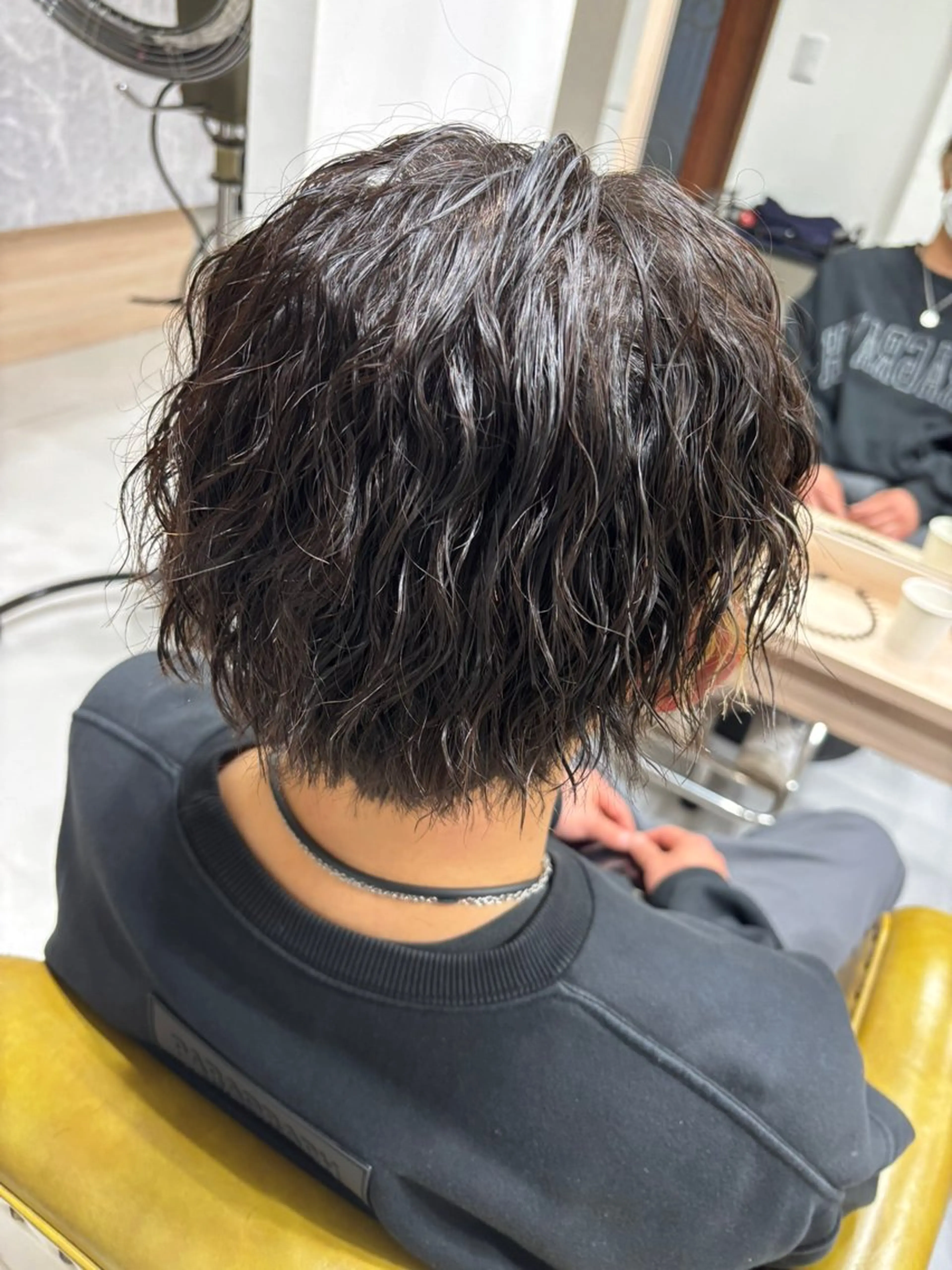 ショート パーマ メンズ 峯 渉人のヘアスタイル