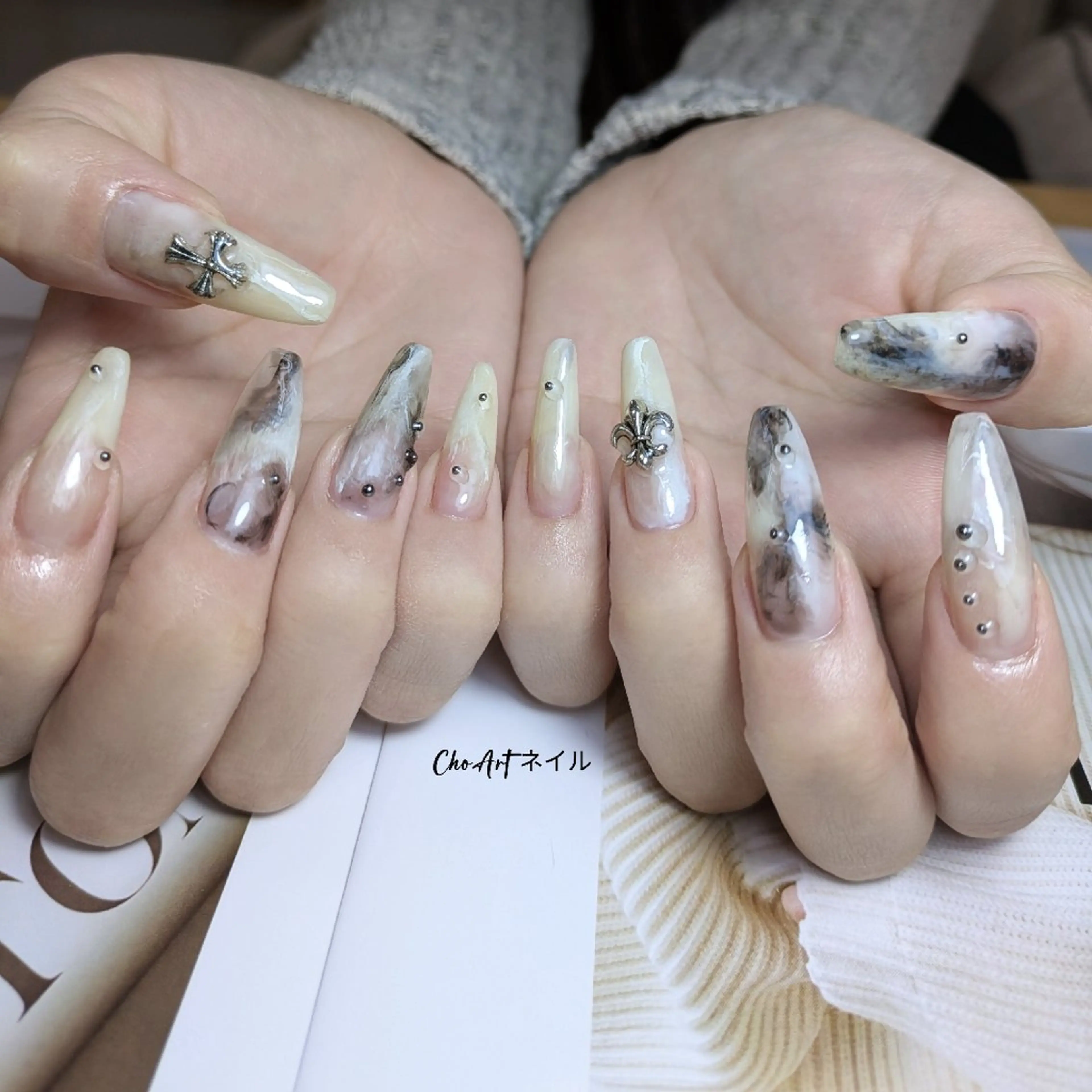 ネイル アートネイル キラキラネイル ラメ(グリッター) マグネットネイル ミラーネイル Cho Artネイル所属・ronronne .のネイルデザイン